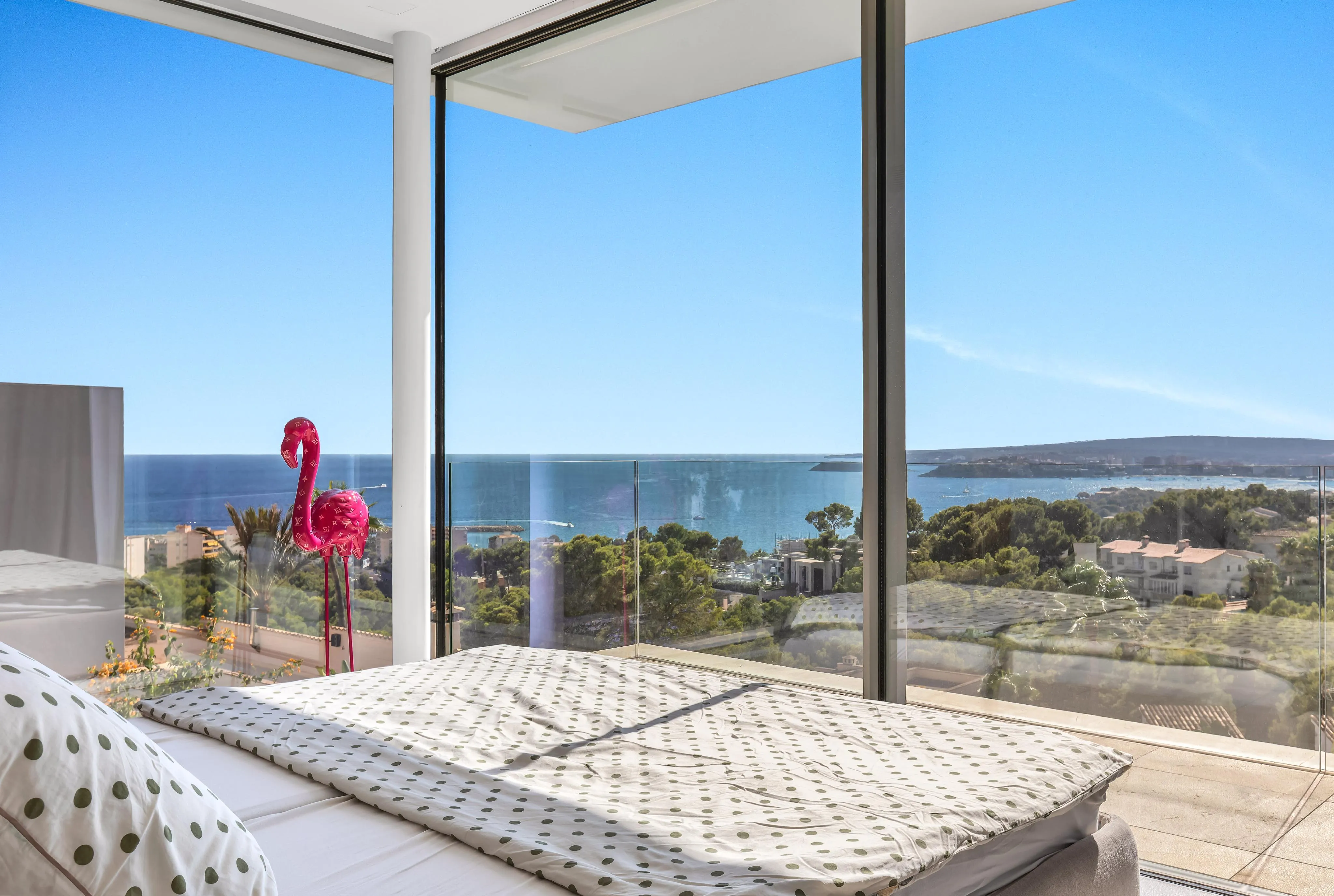 First-class sea view villa within walking distance to the port of Portals-13