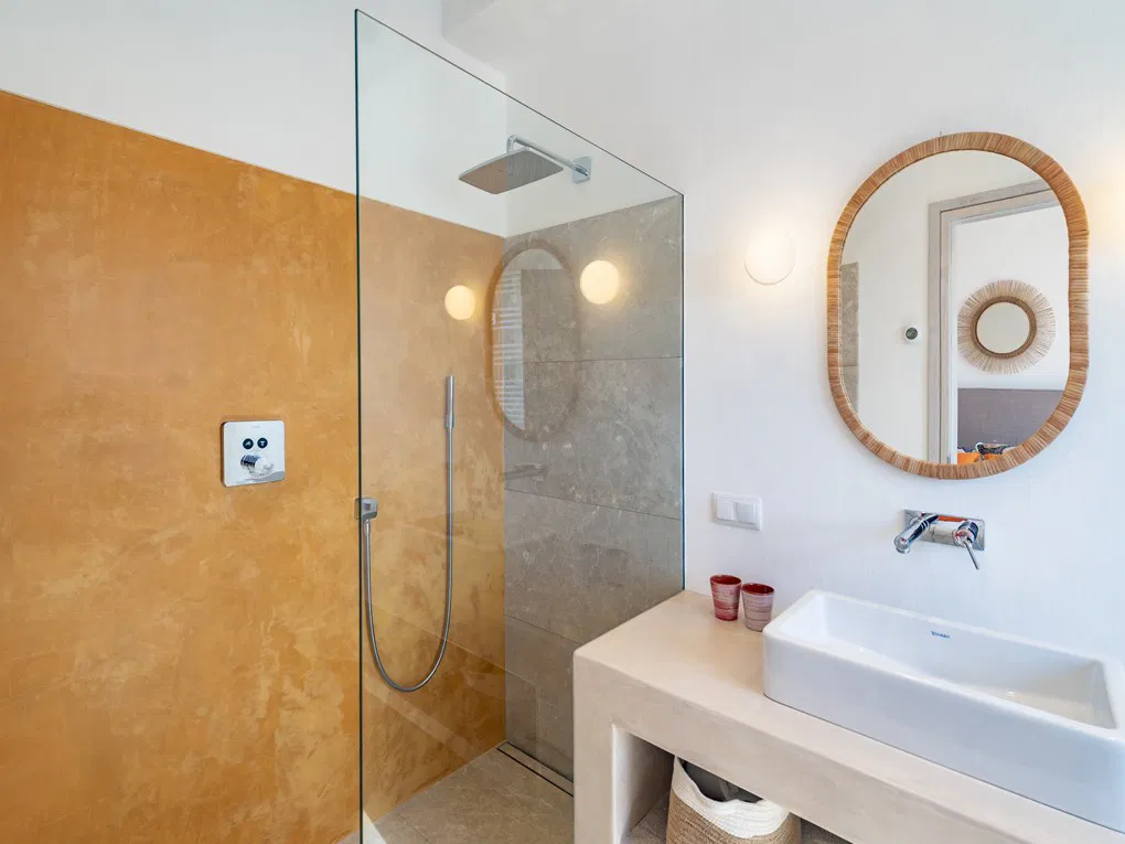 Spectacular villa with 5 en-suite bedrooms on the seafront in Alcudia-20