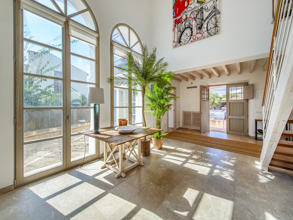 Spectacular villa with 5 en-suite bedrooms on the seafront in Alcudia-13