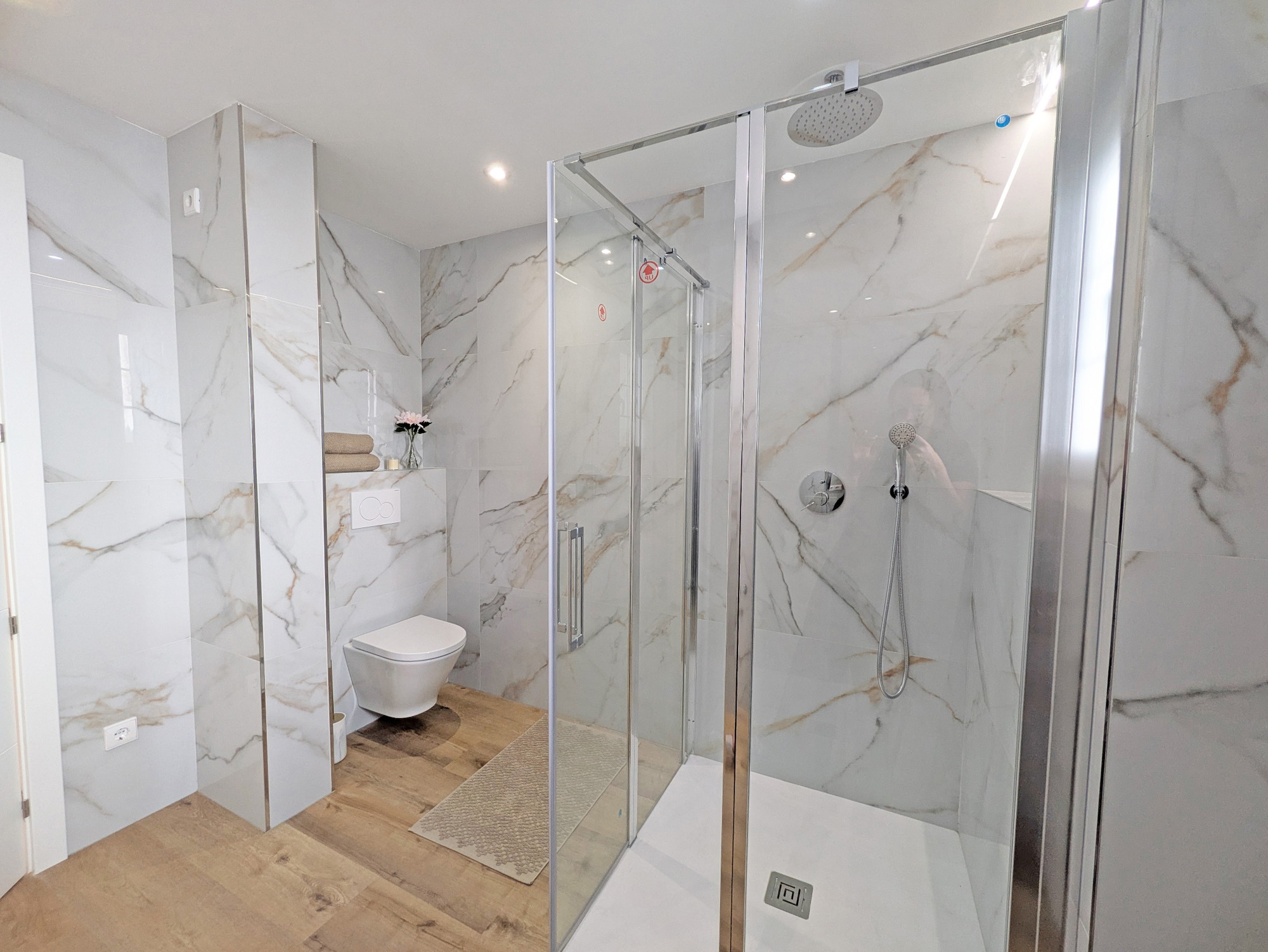 Newly renovated terraced house with pool-9