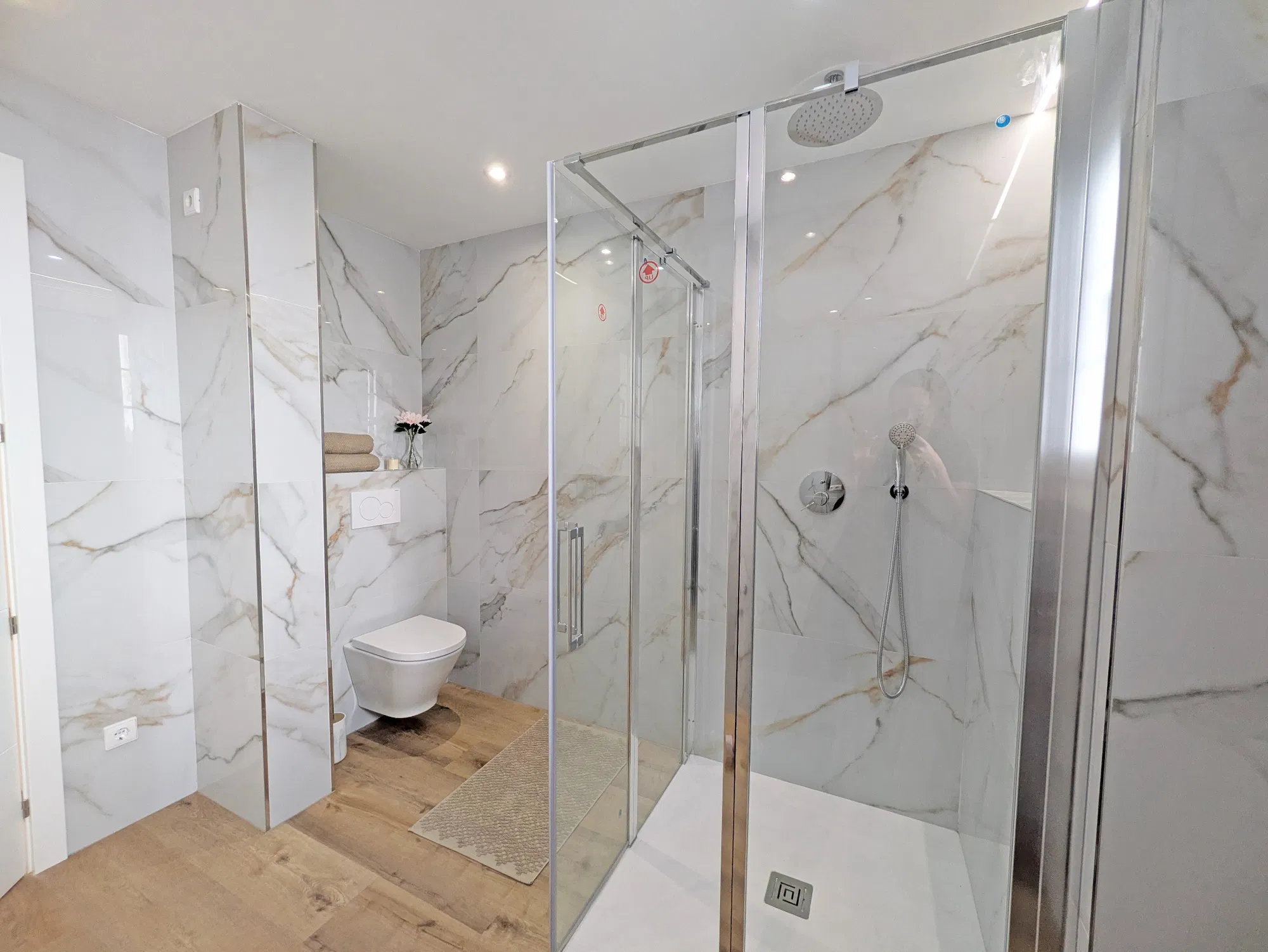 Newly renovated terraced house with pool-9