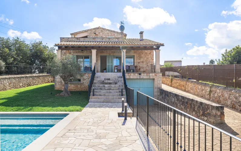 Vila amb encant i piscina als afores de Sineu