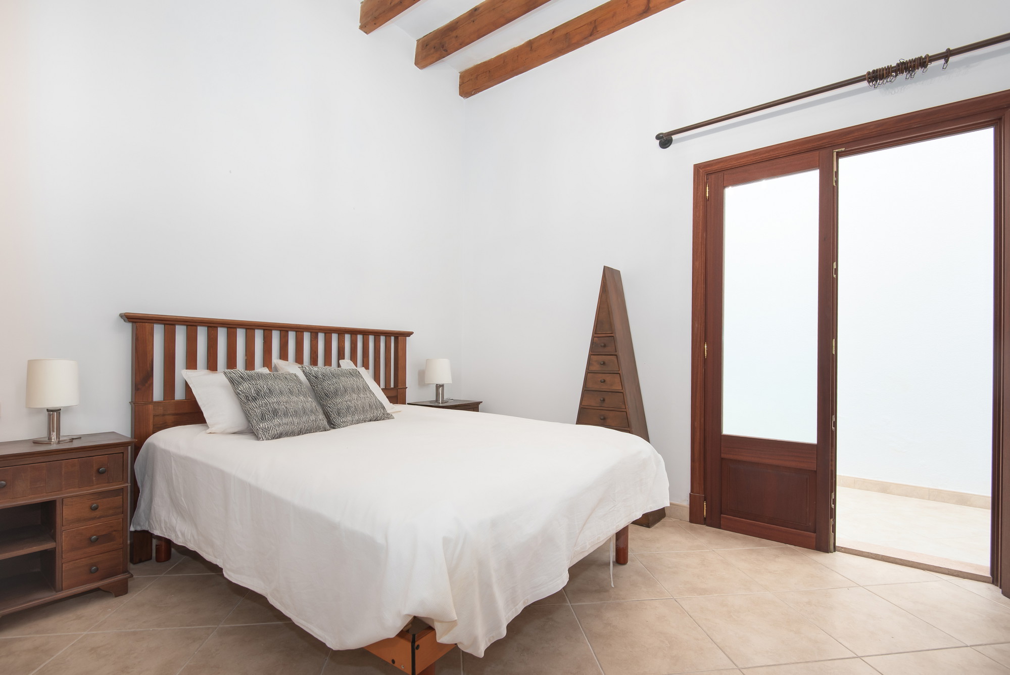 Elegant townhouse with authentic Mallorcan charm-11