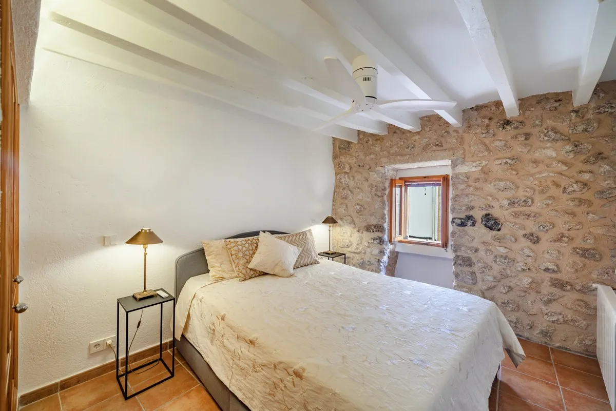 Smagfuldt renoveret, energieffektivt rækkehus i Pollensa, Mallorca-13