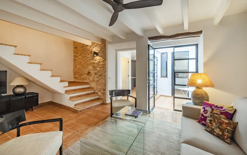 Geschmackvoll renoviertes, energieeffizientes Stadthaus in Pollensa, Mallorca