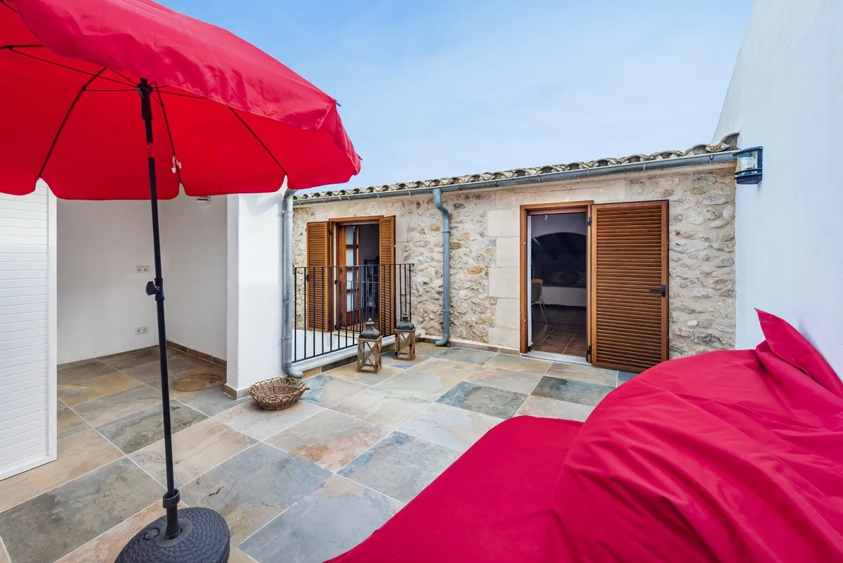 Smagfuldt renoveret, energieffektivt rækkehus i Pollensa, Mallorca-3