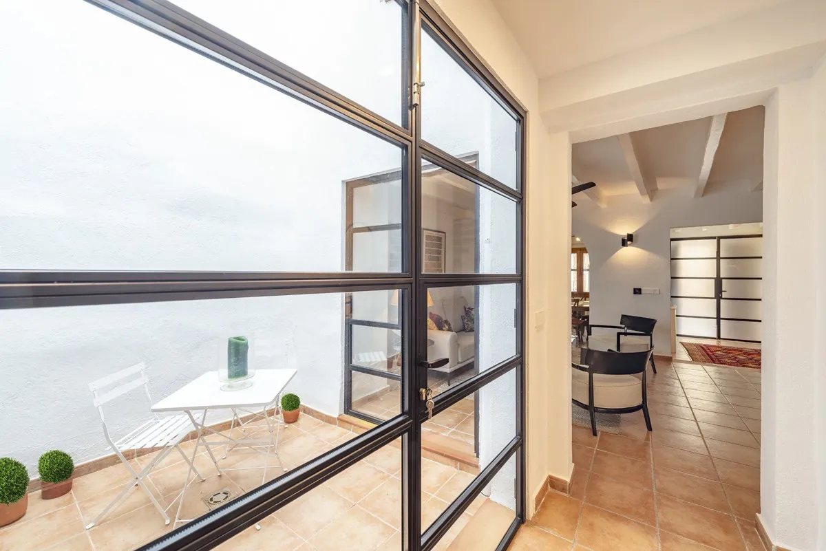 Smagfuldt renoveret, energieffektivt rækkehus i Pollensa, Mallorca-9
