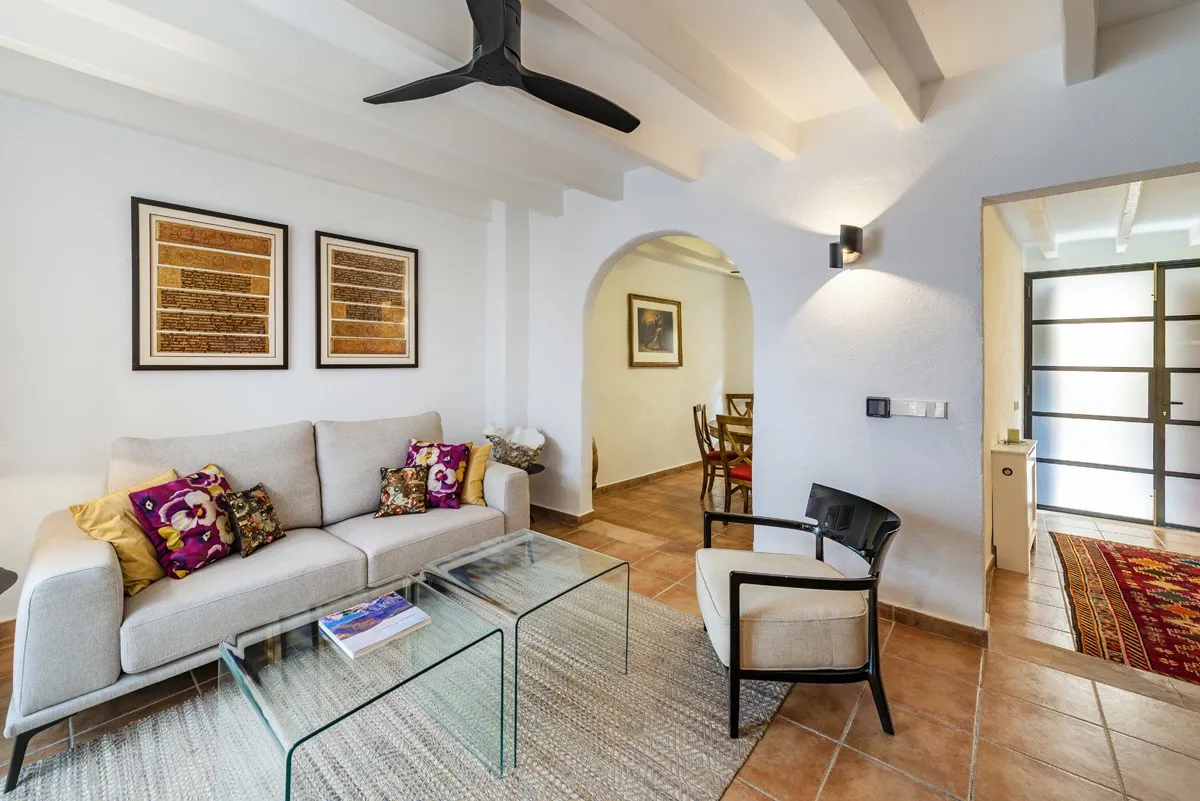 Smagfuldt renoveret, energieffektivt rækkehus i Pollensa, Mallorca-2