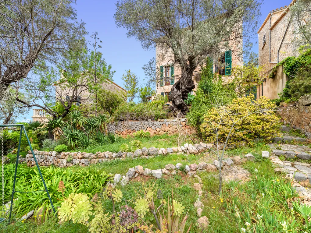 Detached stone house in Deià-14