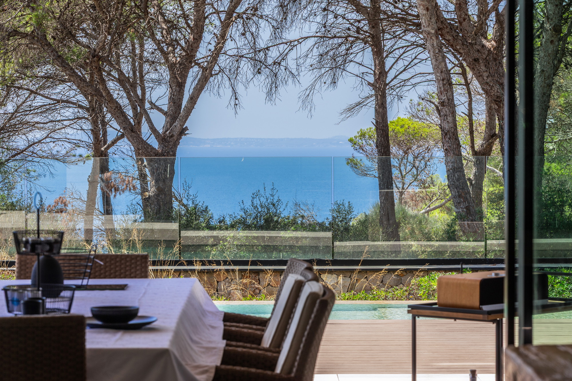 Stunning villa overlooking the Mediterranean-2