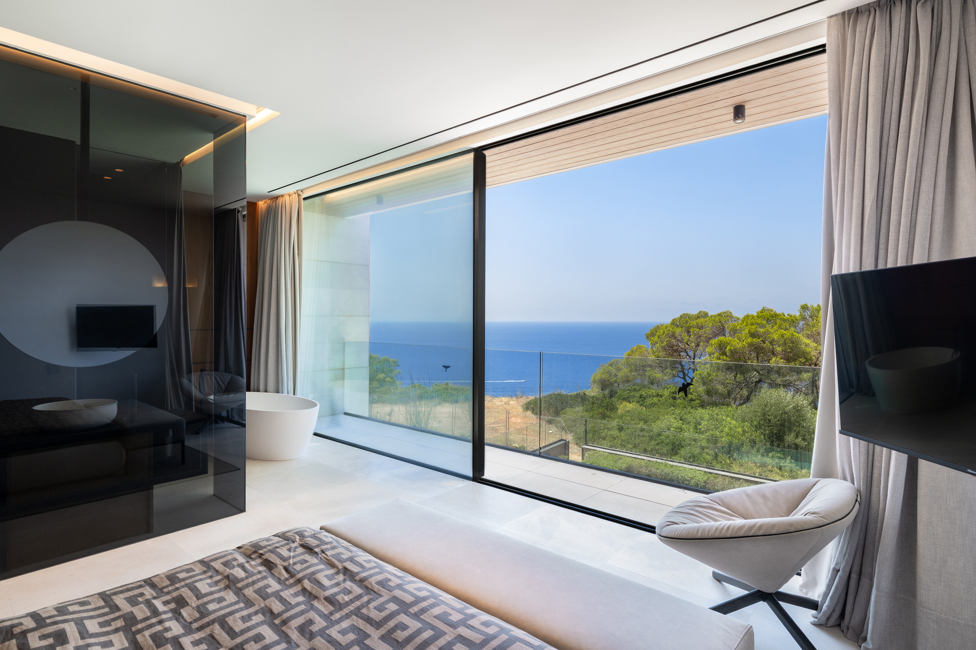 Stunning villa overlooking the Mediterranean-13