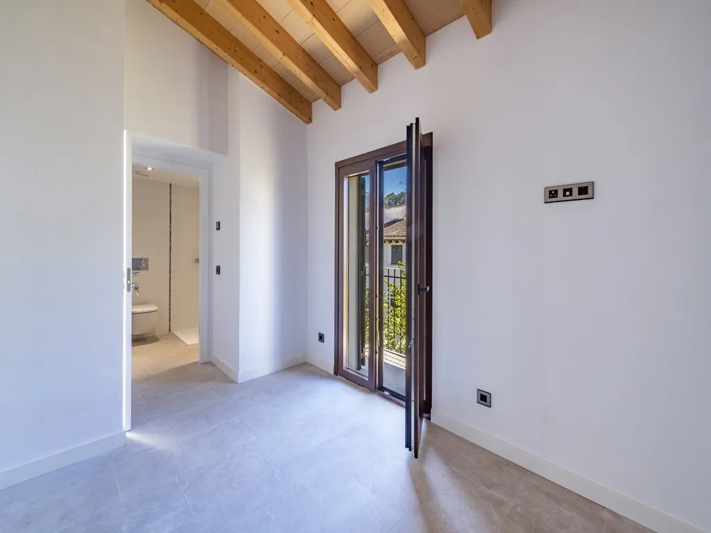 Nowo wybudowana kamienica w Sóller-4