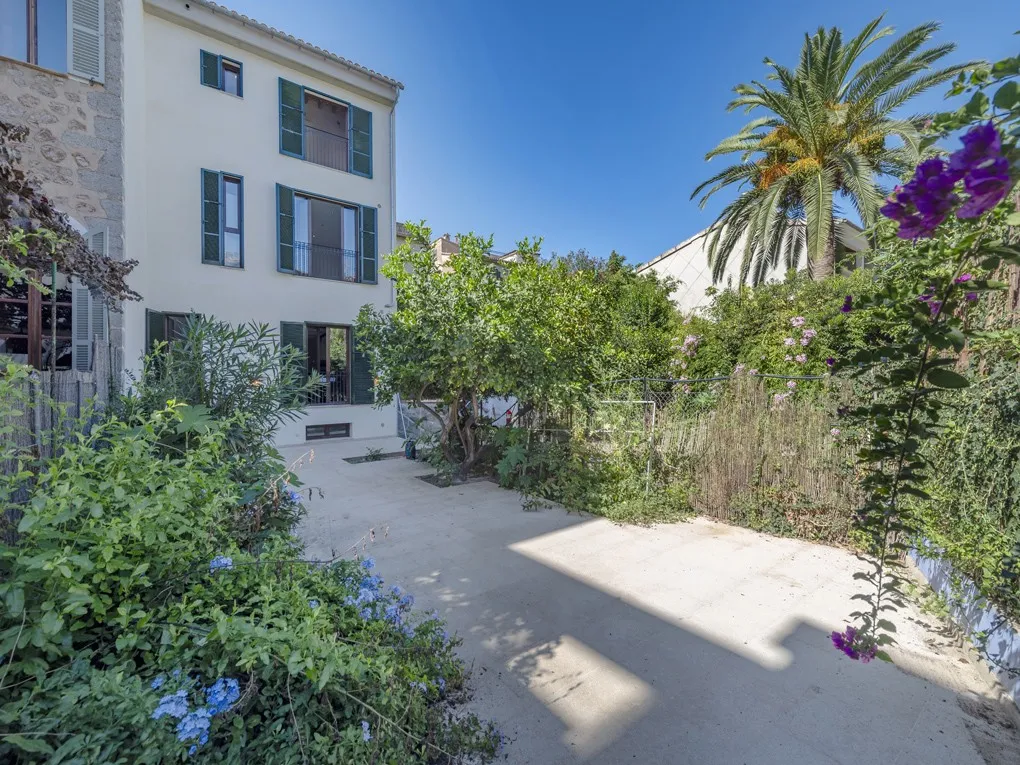 Nowo wybudowana kamienica w Sóller-1