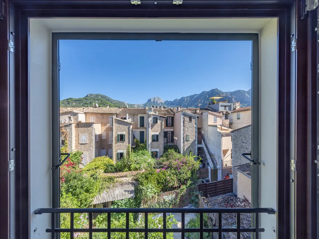 Nowo wybudowana kamienica w Sóller-8