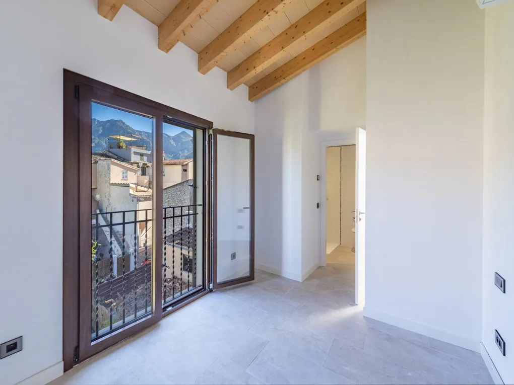 Nowo wybudowana kamienica w Sóller-6