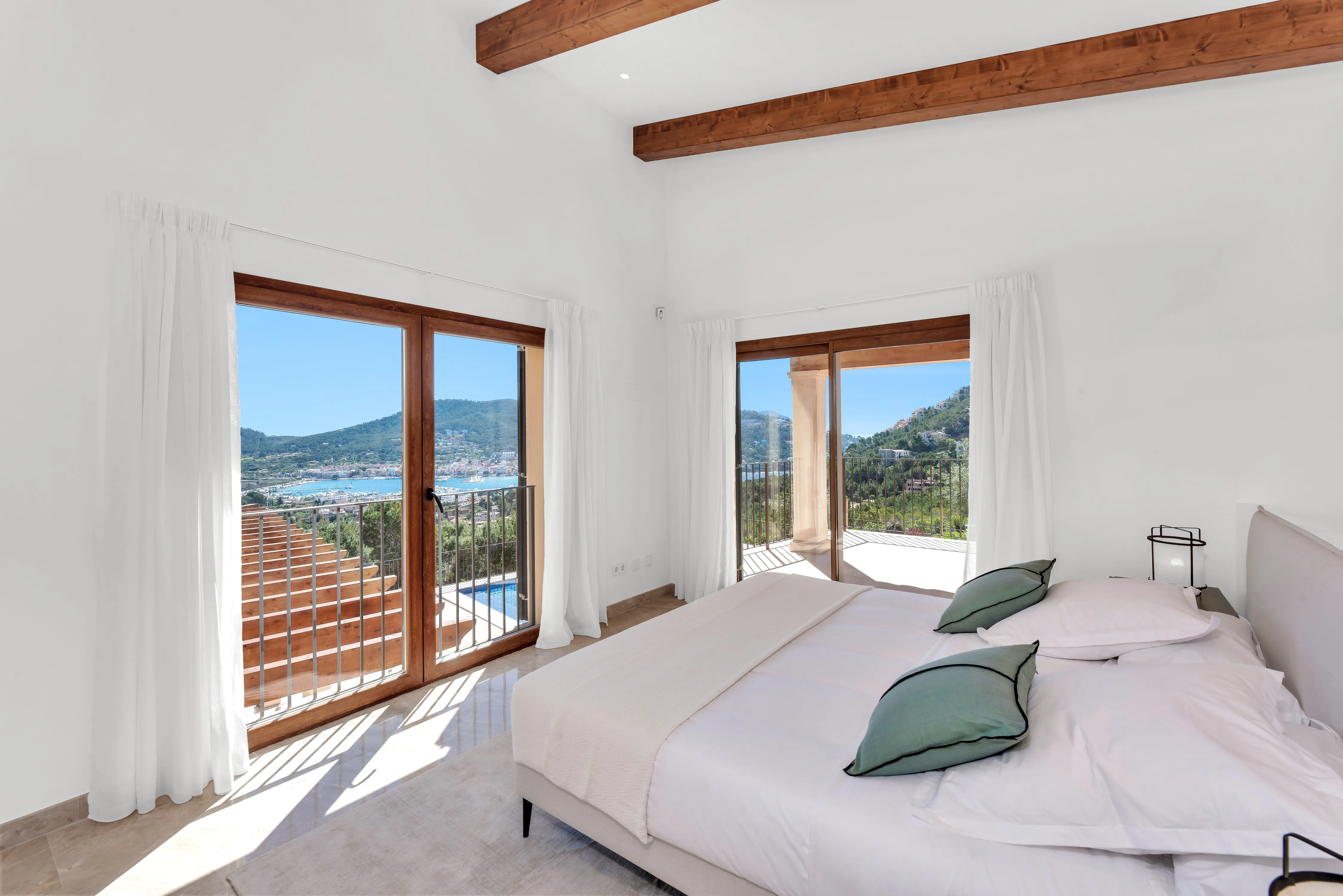 Superb property with views over the harbour-20