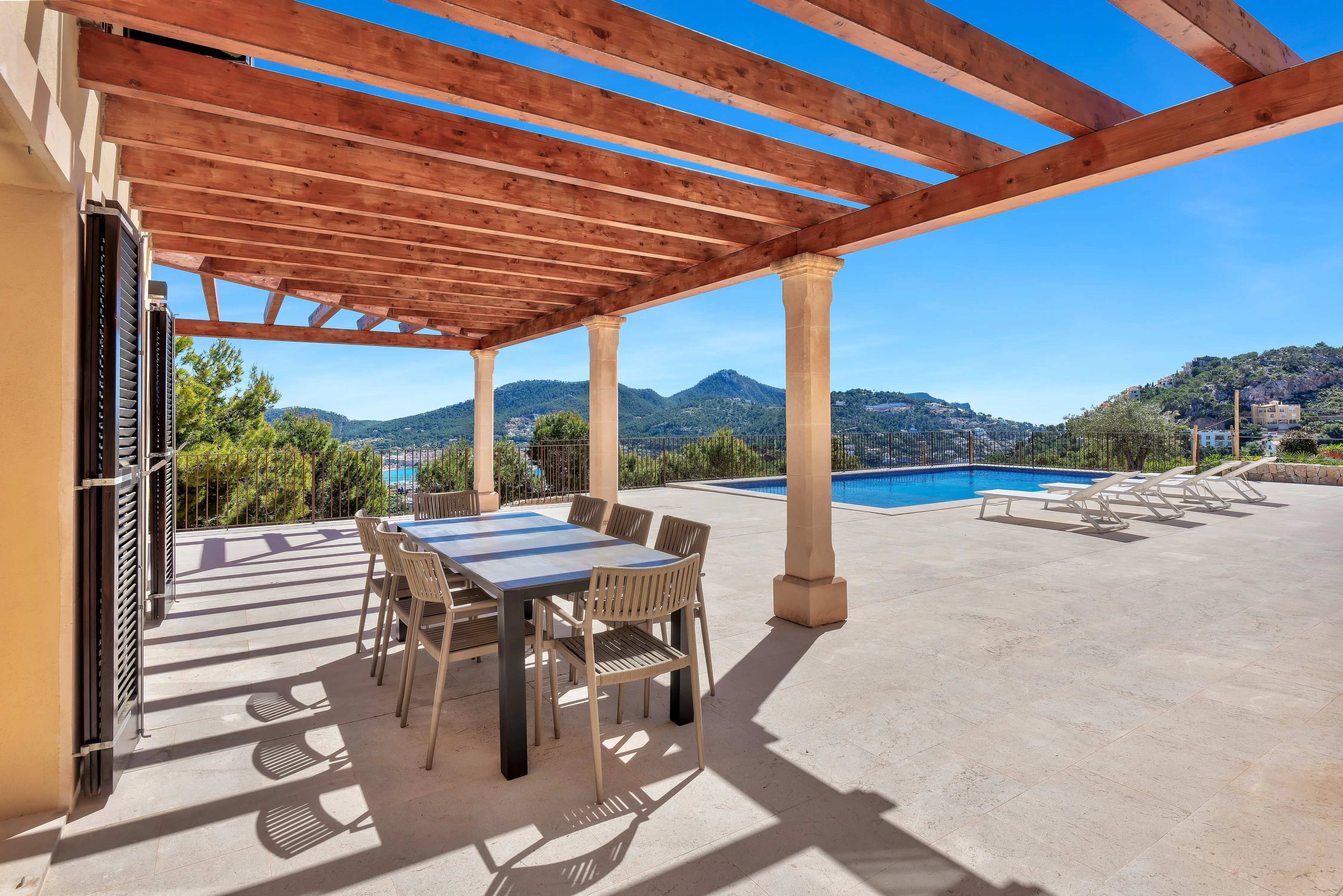 Impressionant propietat amb vista al port-8