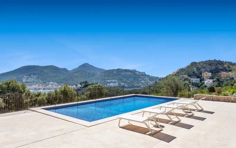 Superb property with views over the harbour