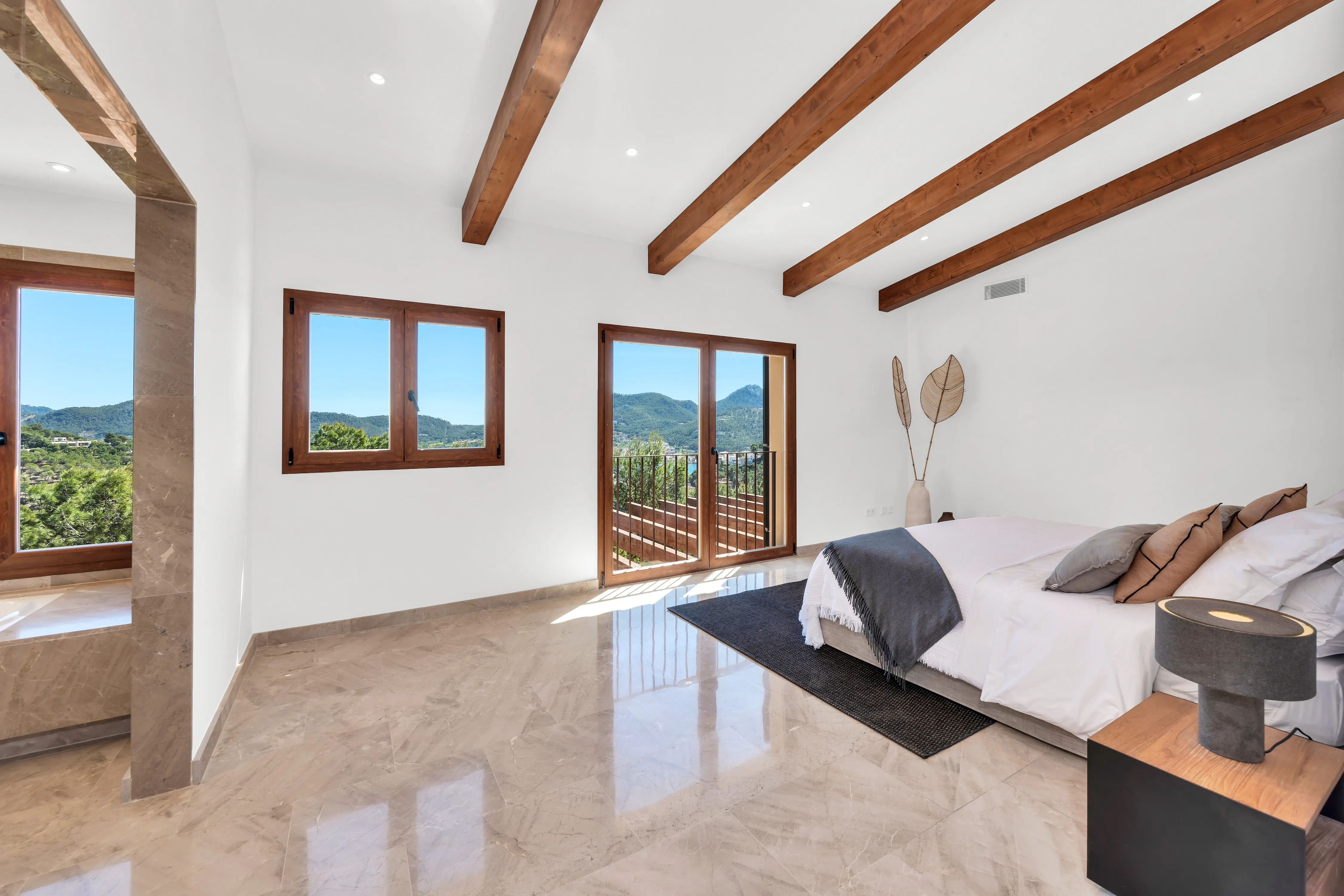 Superb property with views over the harbour-26