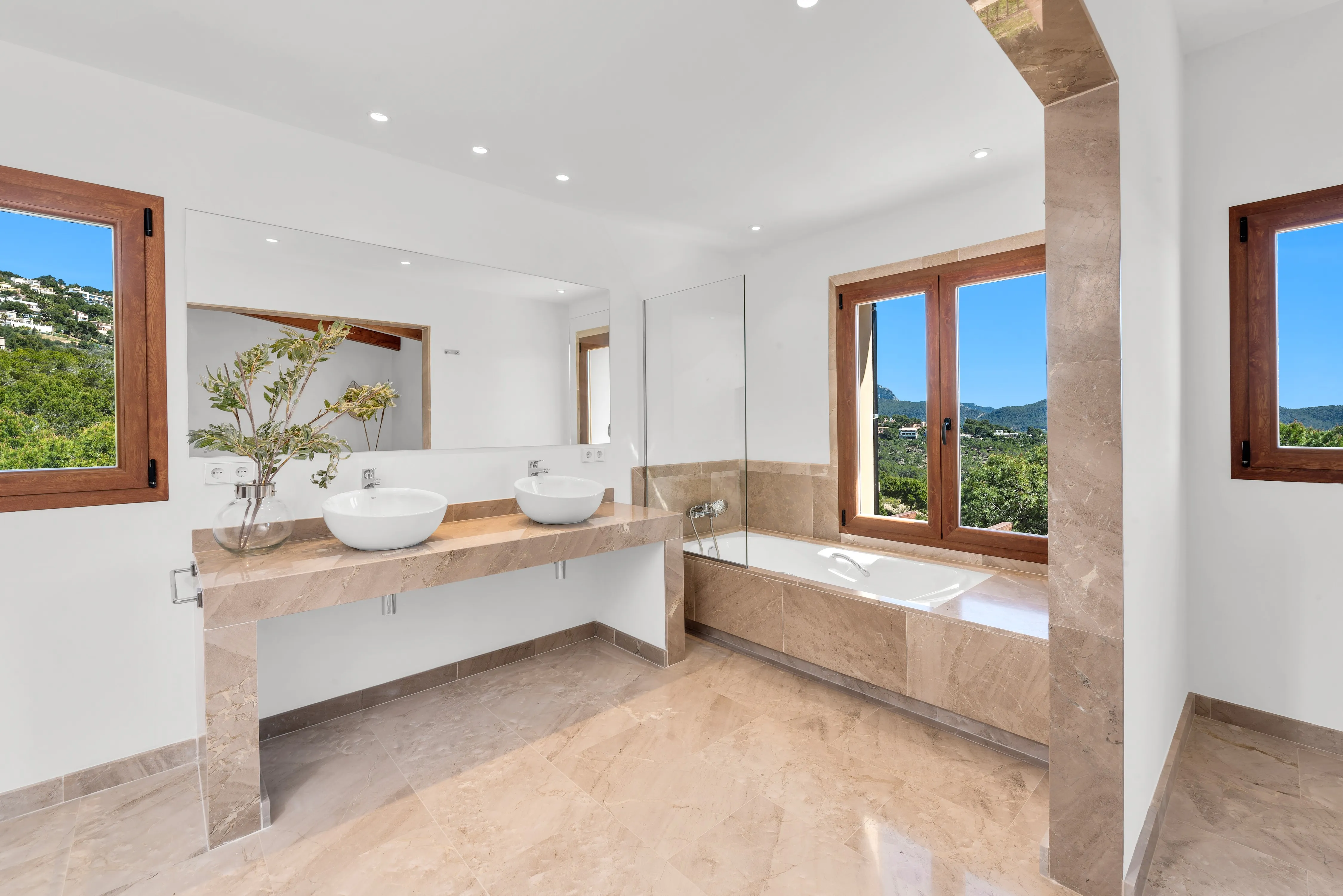 Superb property with views over the harbour-28