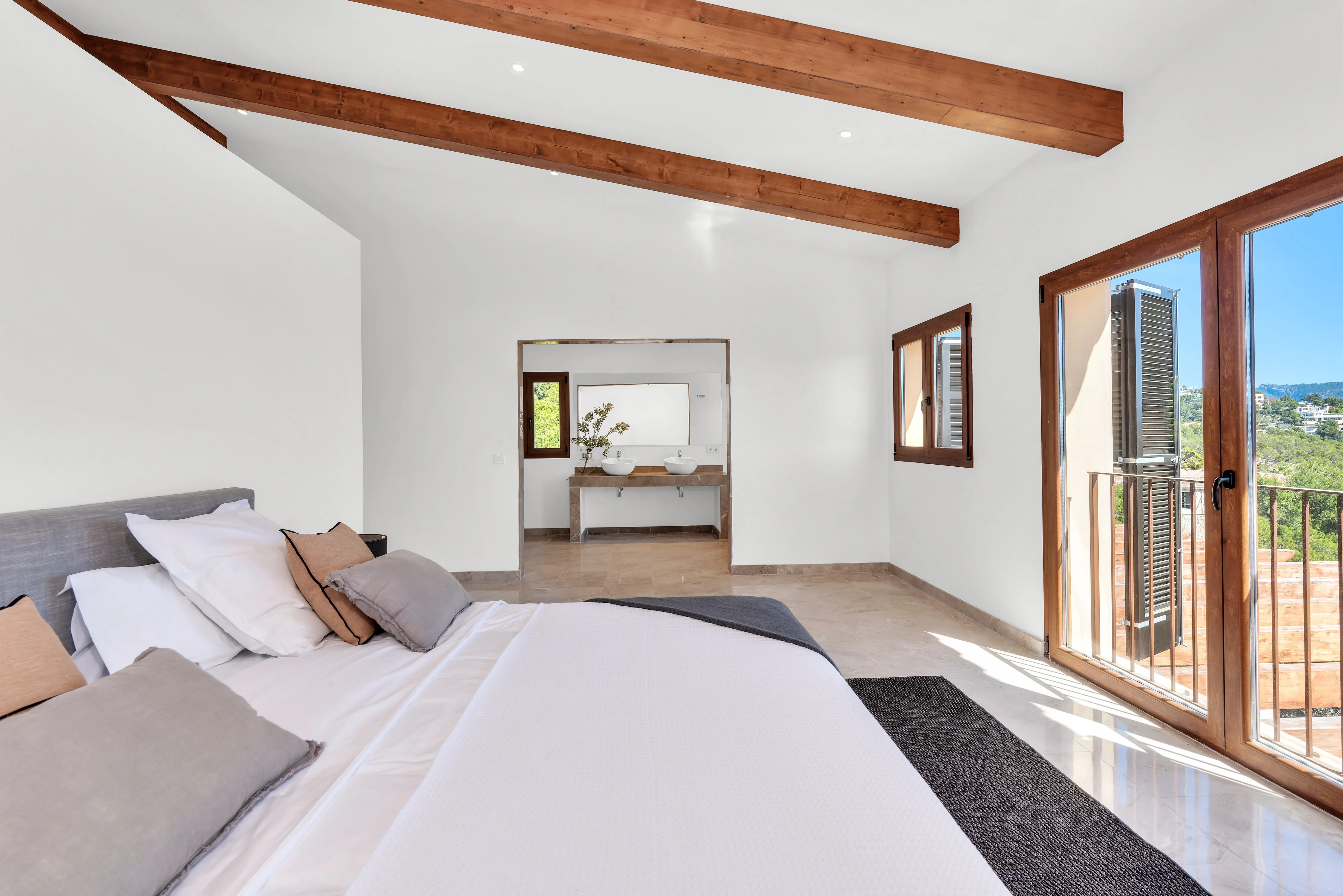 Impresionante propiedad con vistas al puerto-27