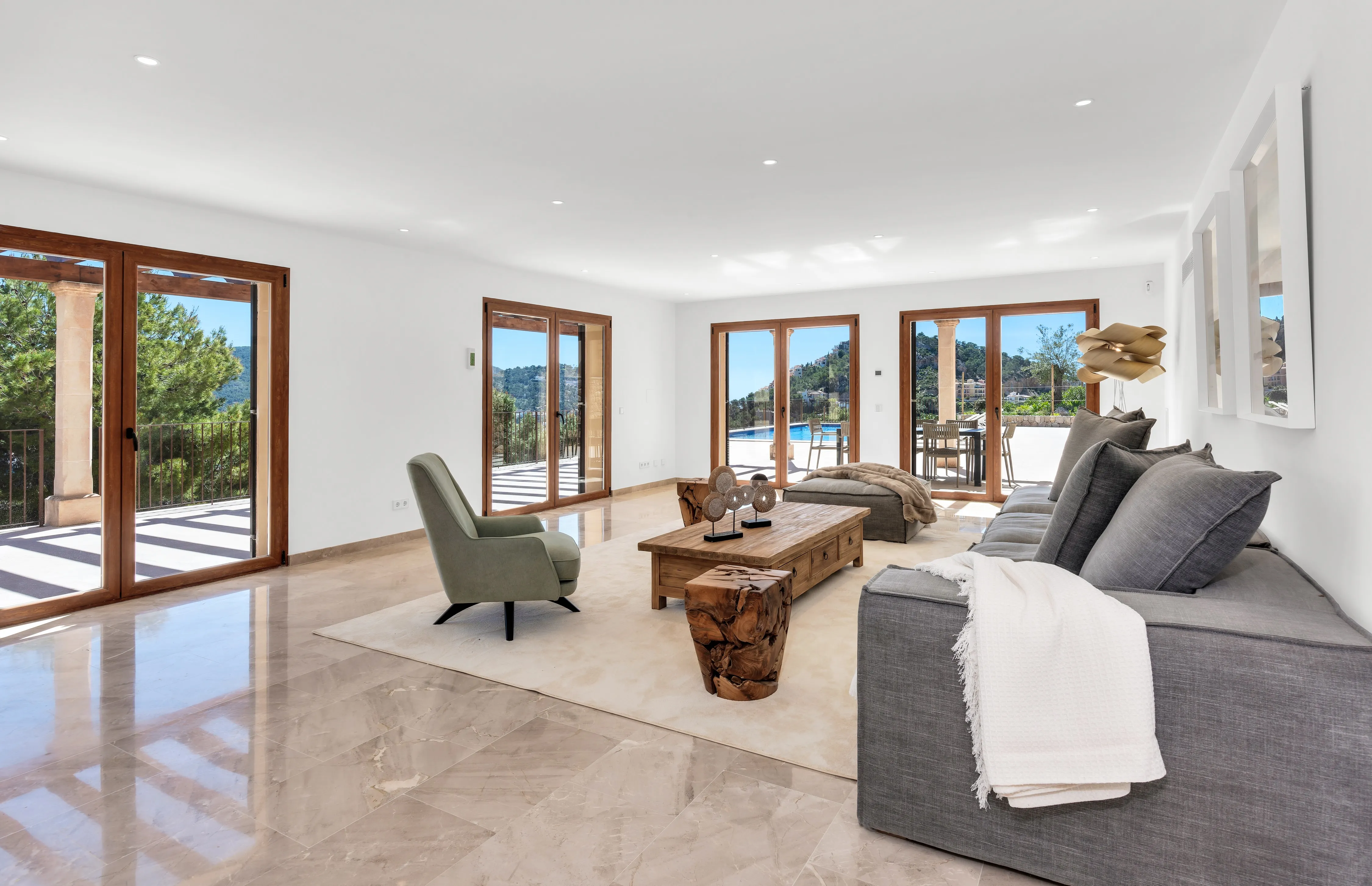 Superb property with views over the harbour-13