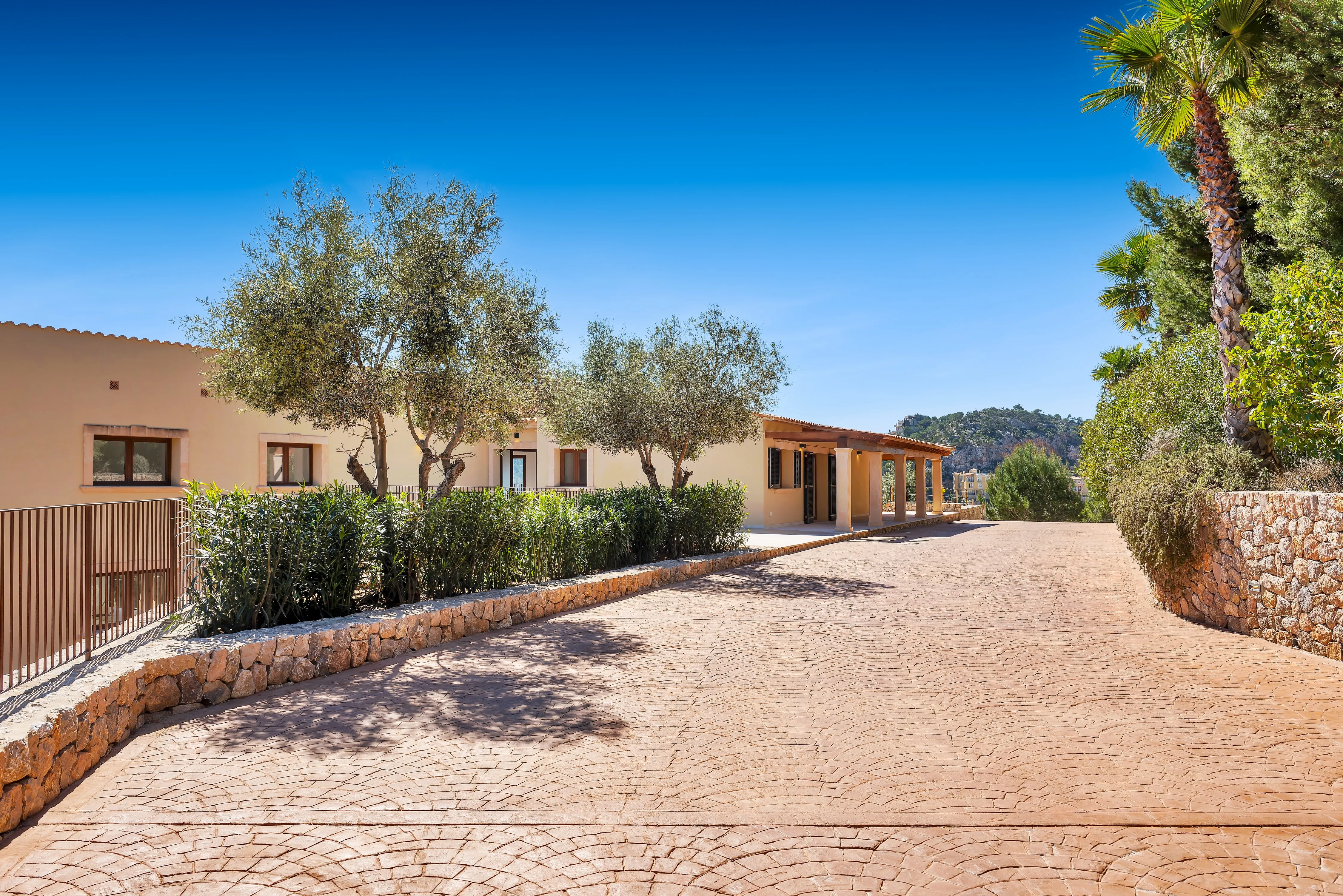 Superb property with views over the harbour-18