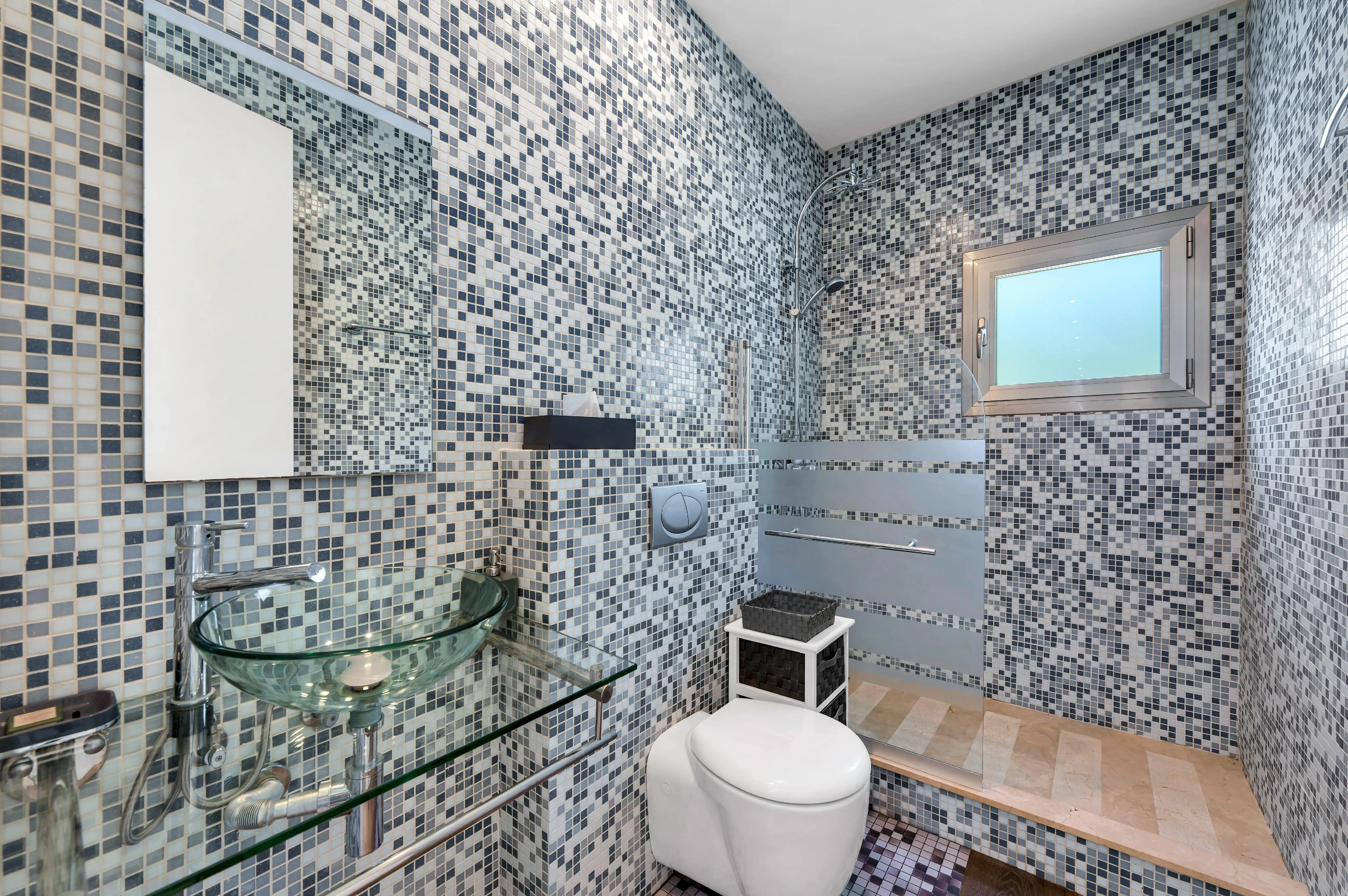 Smuk moderne villa med grøn og åben udsigt-10