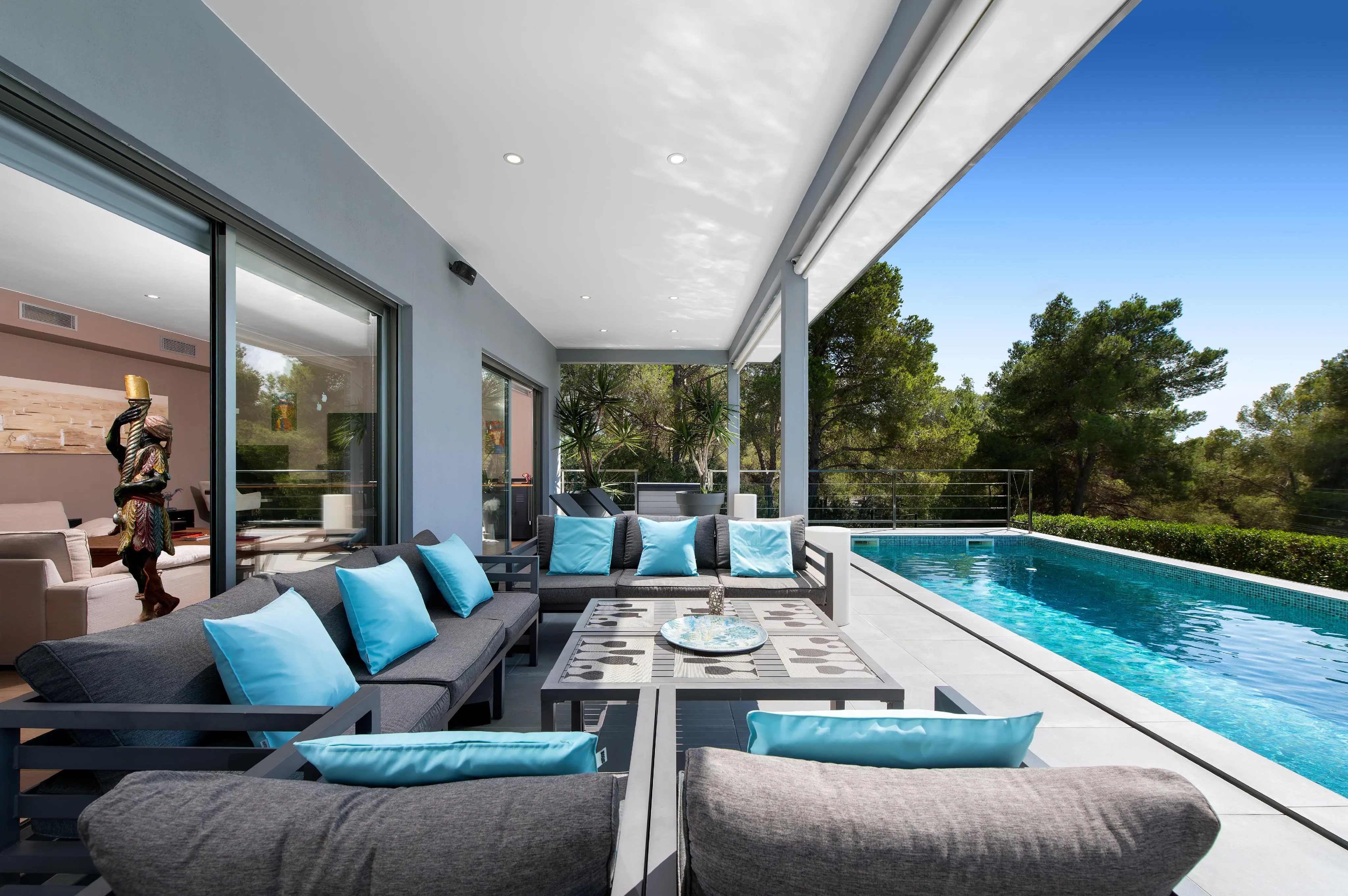 Smuk moderne villa med grøn og åben udsigt-1