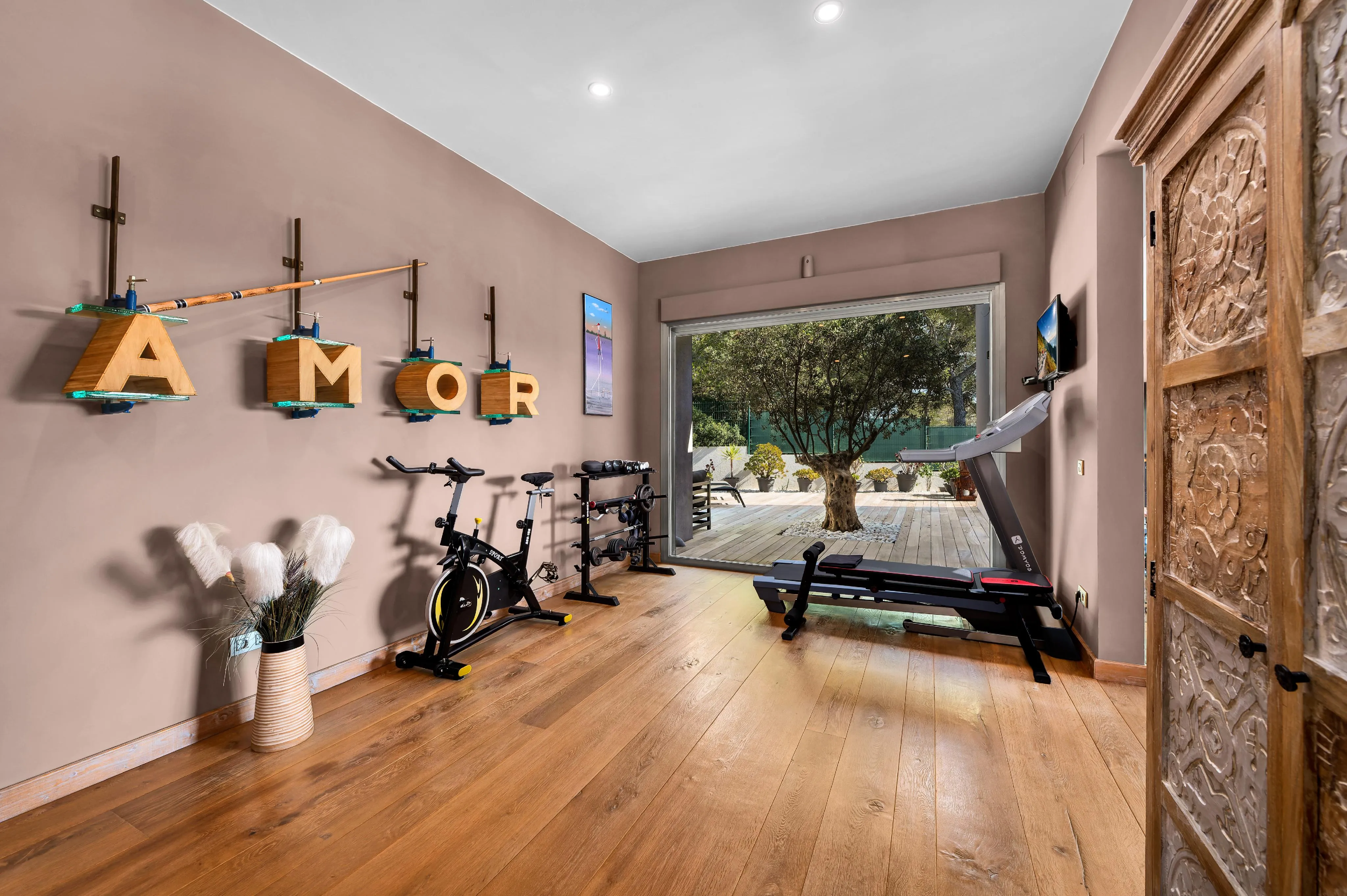 Smuk moderne villa med grøn og åben udsigt-13