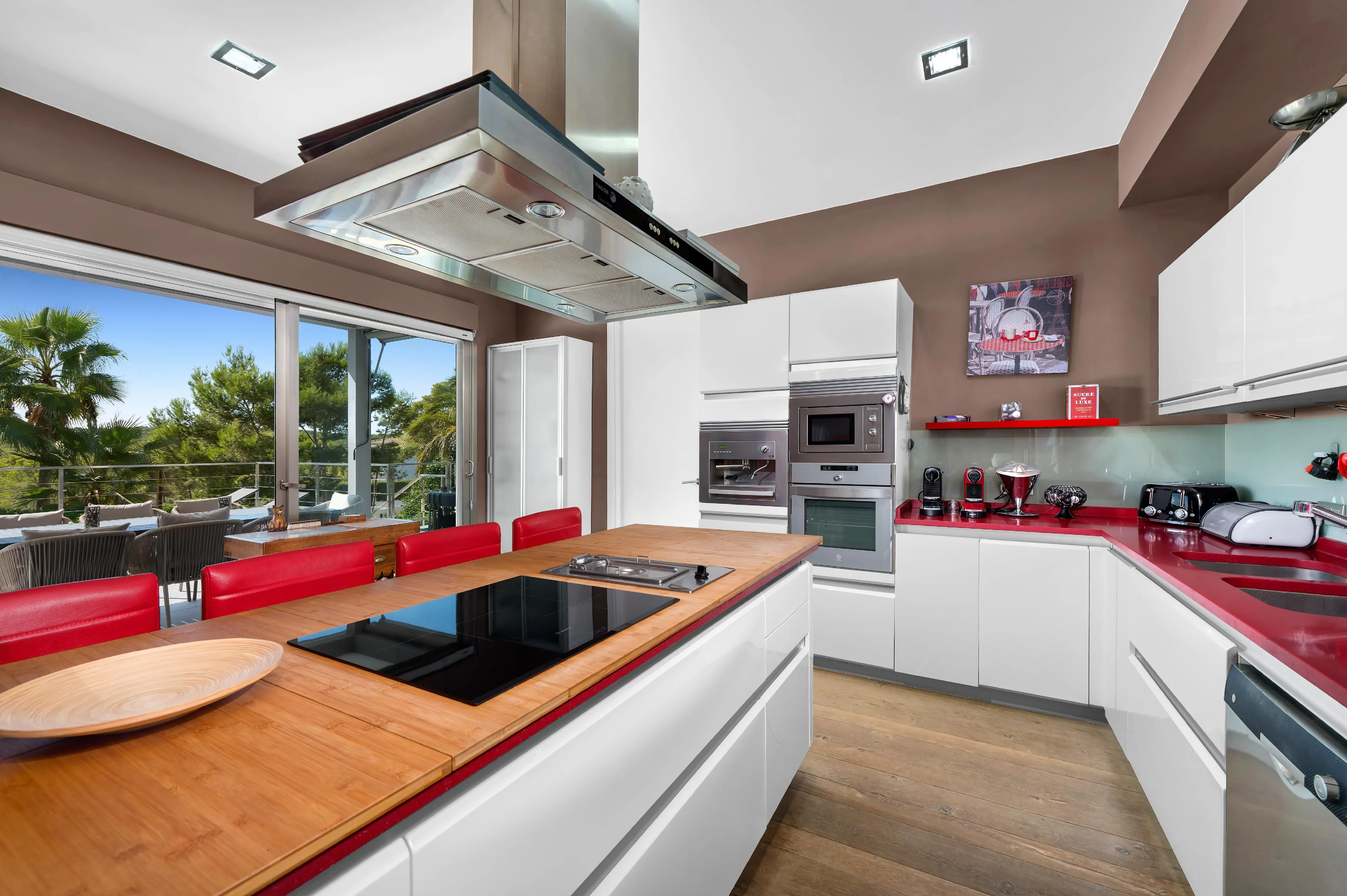 Smuk moderne villa med grøn og åben udsigt-5