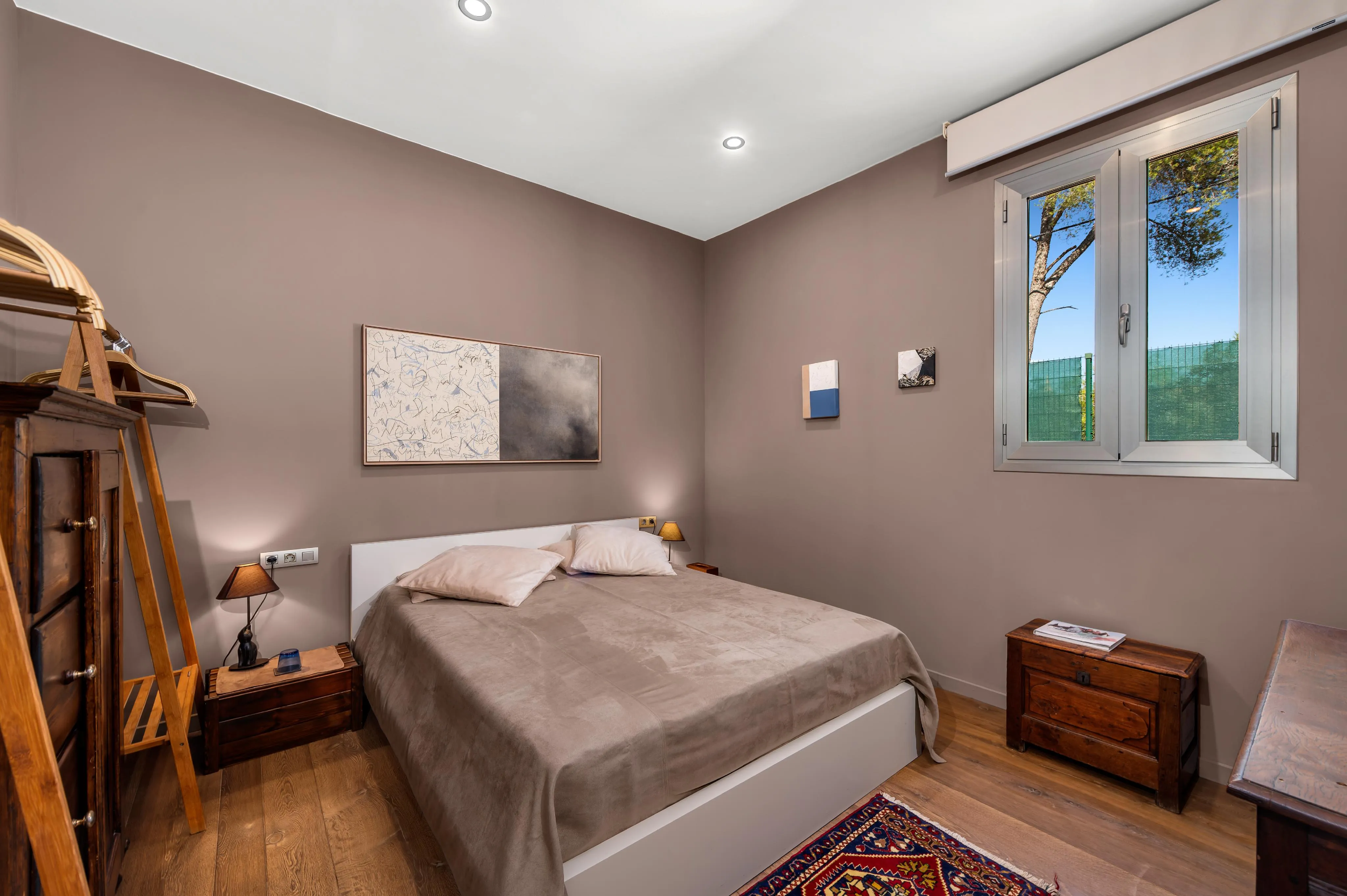 Smuk moderne villa med grøn og åben udsigt-9