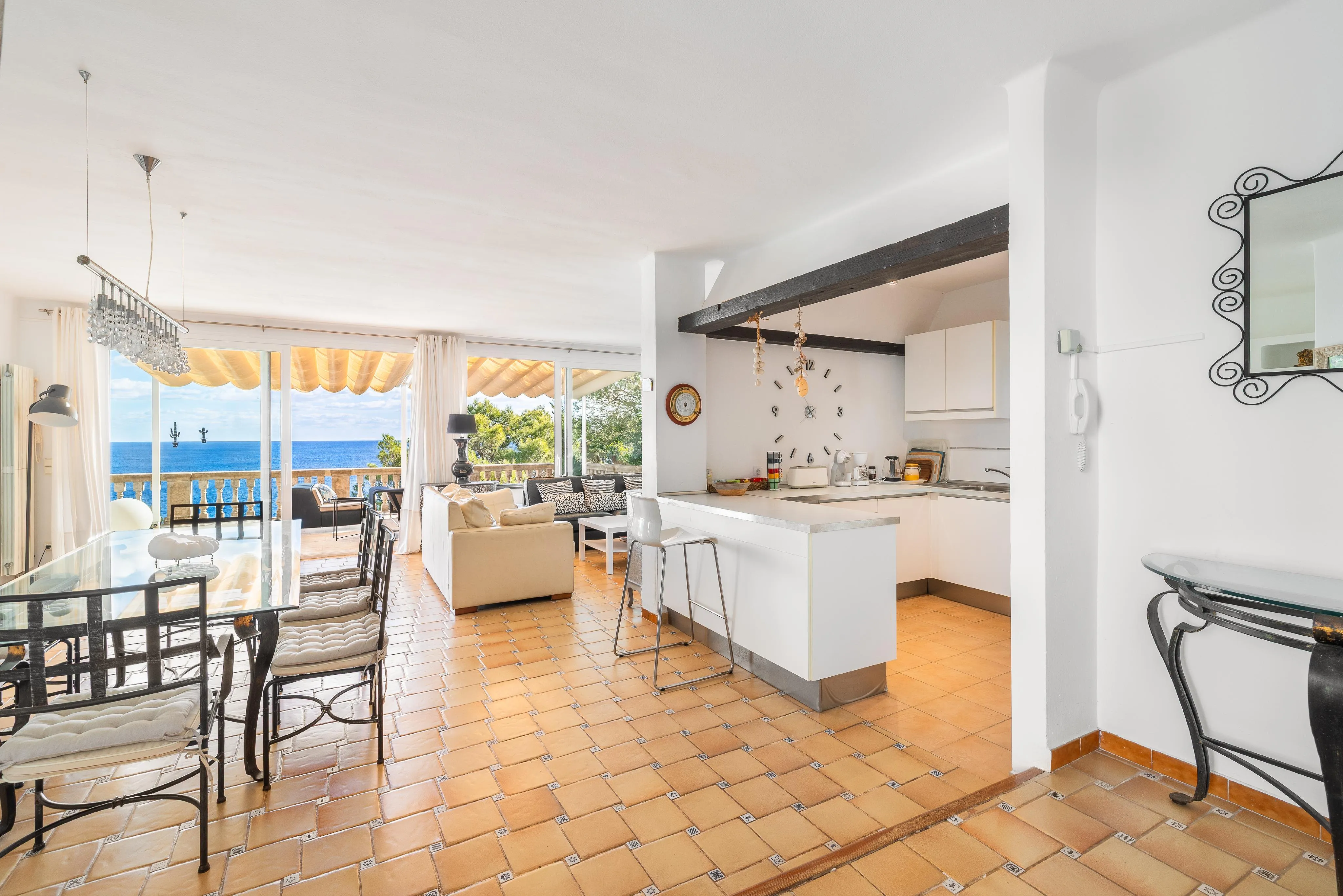 Vila enfront del mar amb mirador privat sobre els penya-segats-3