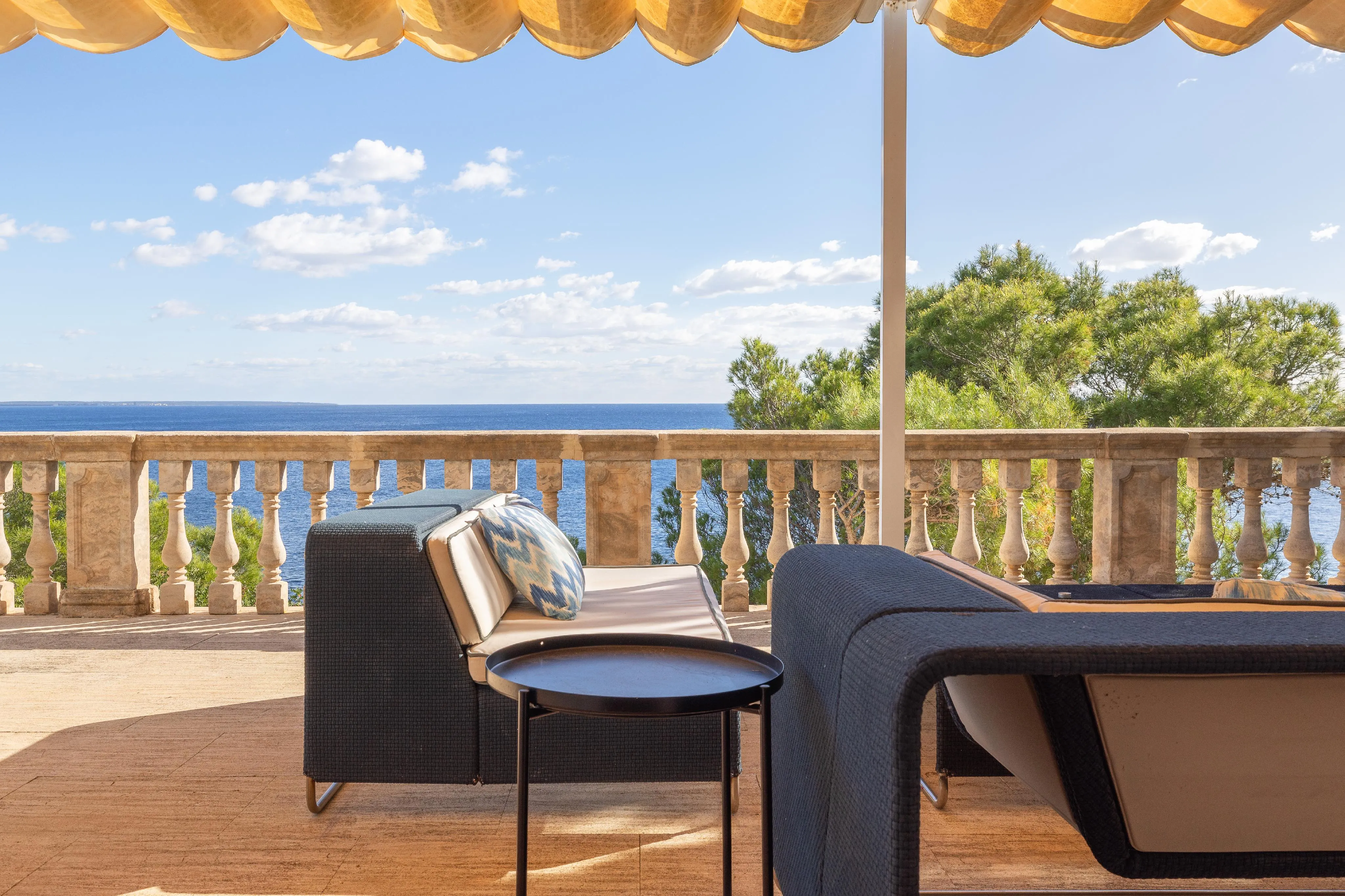 Vila enfront del mar amb mirador privat sobre els penya-segats-15