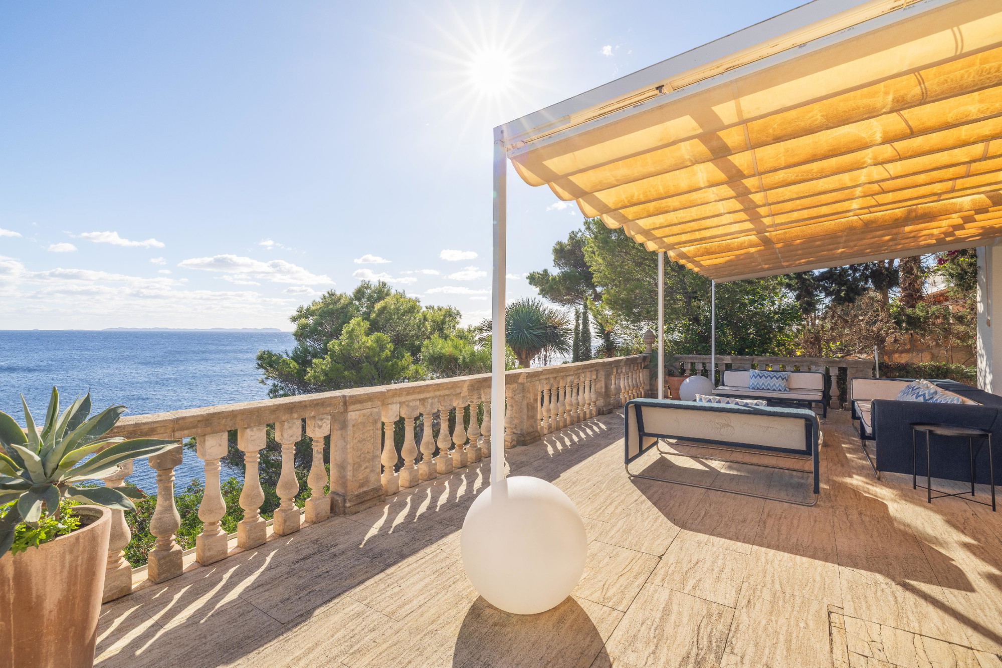 Villa i første havlinje med privat udsigtspunkt på klippen-19