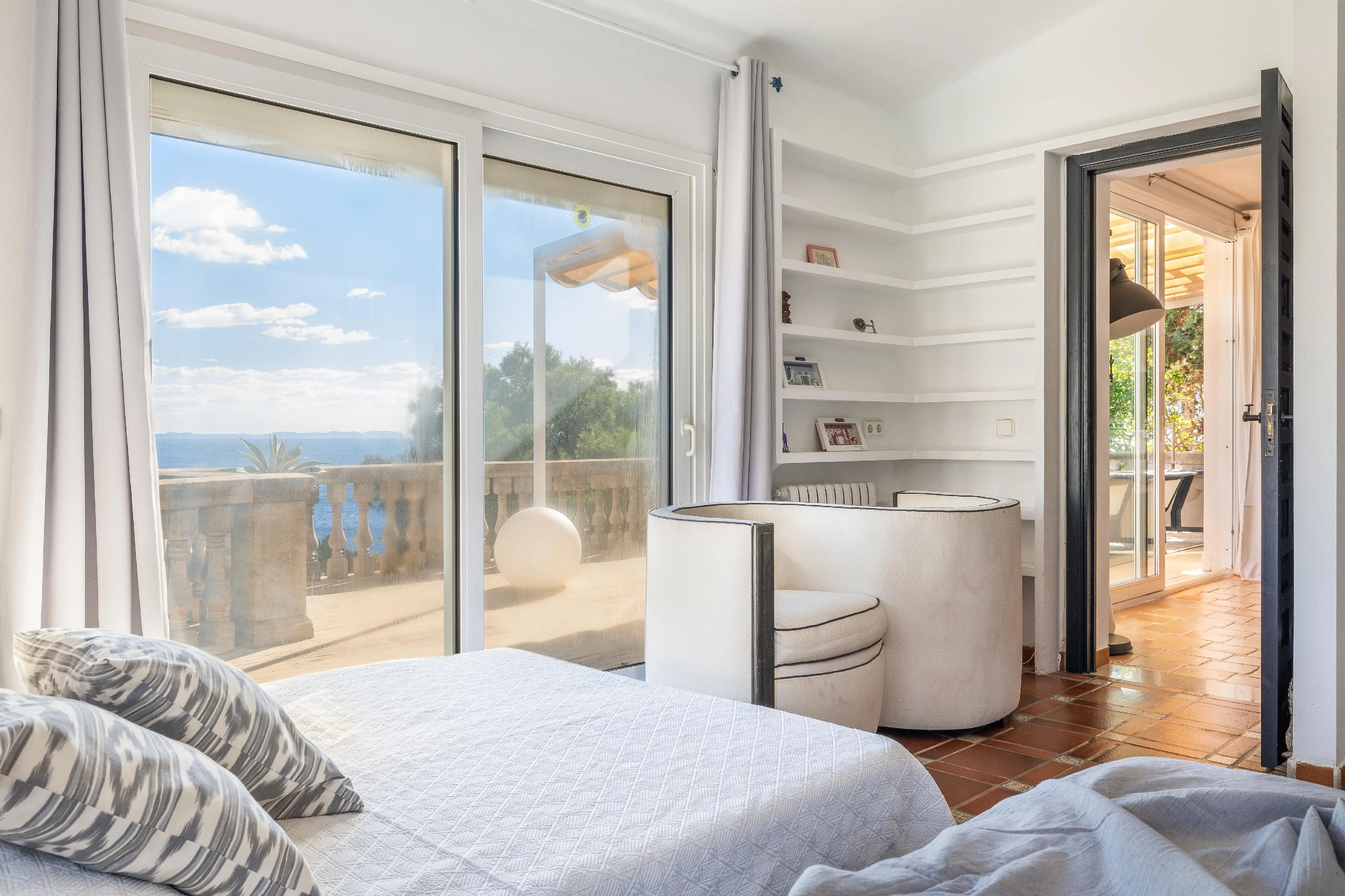 Vila enfront del mar amb mirador privat sobre els penya-segats-10