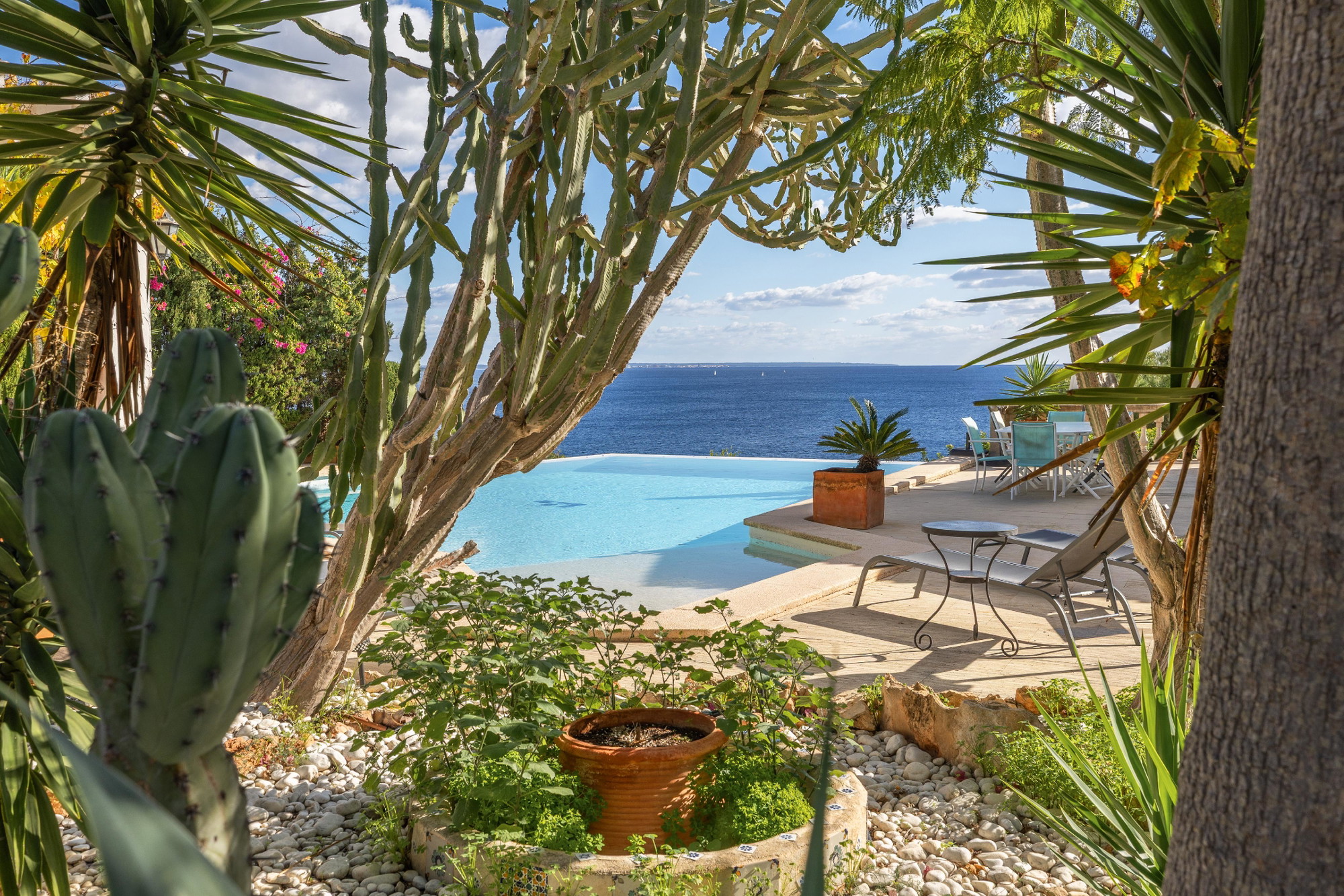 Villa i første havlinje med privat udsigtspunkt på klippen-7