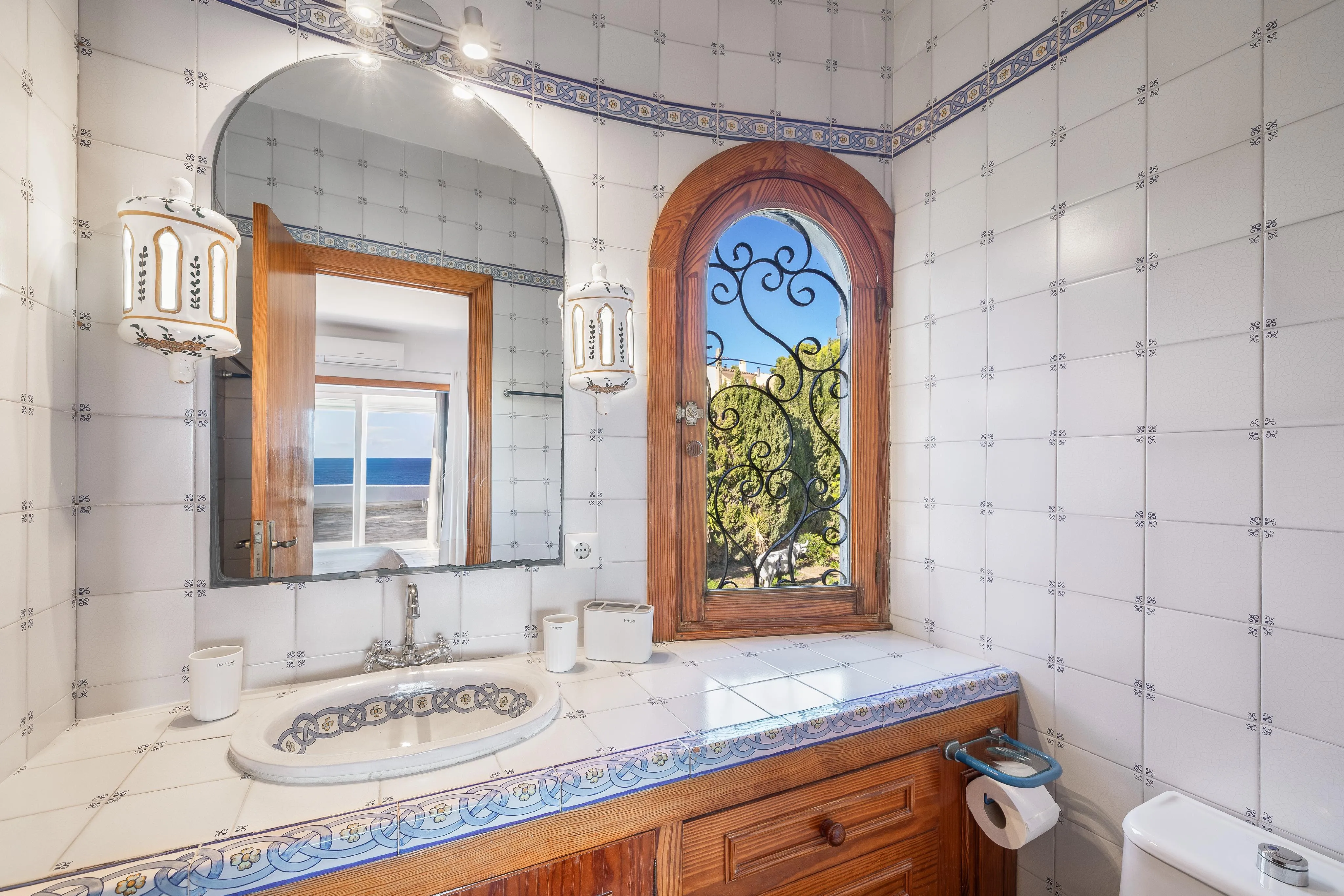 Villa in eerste lijn met privé uitkijkpunt op de klif-13