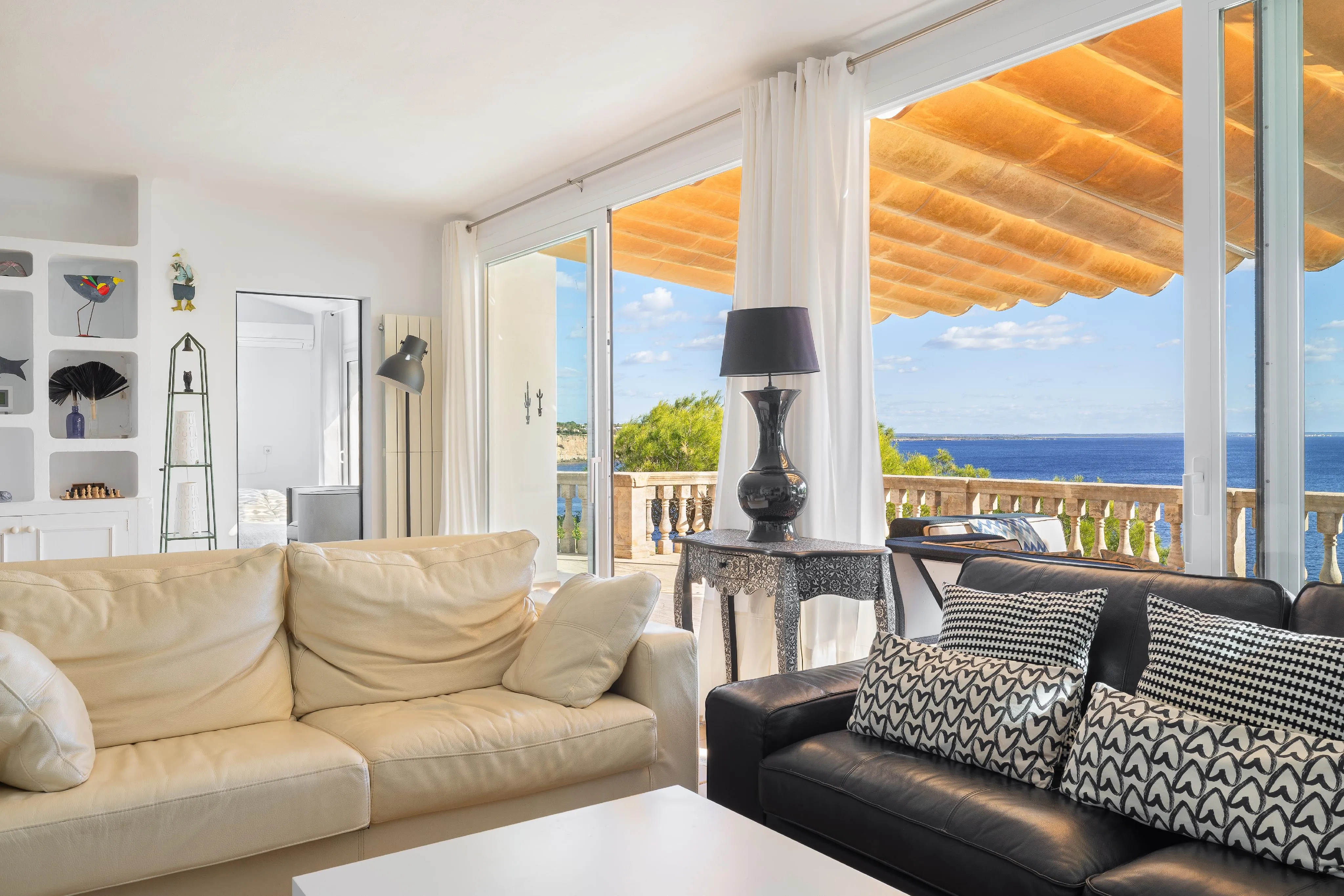 Villa i første havlinje med privat udsigtspunkt på klippen-8