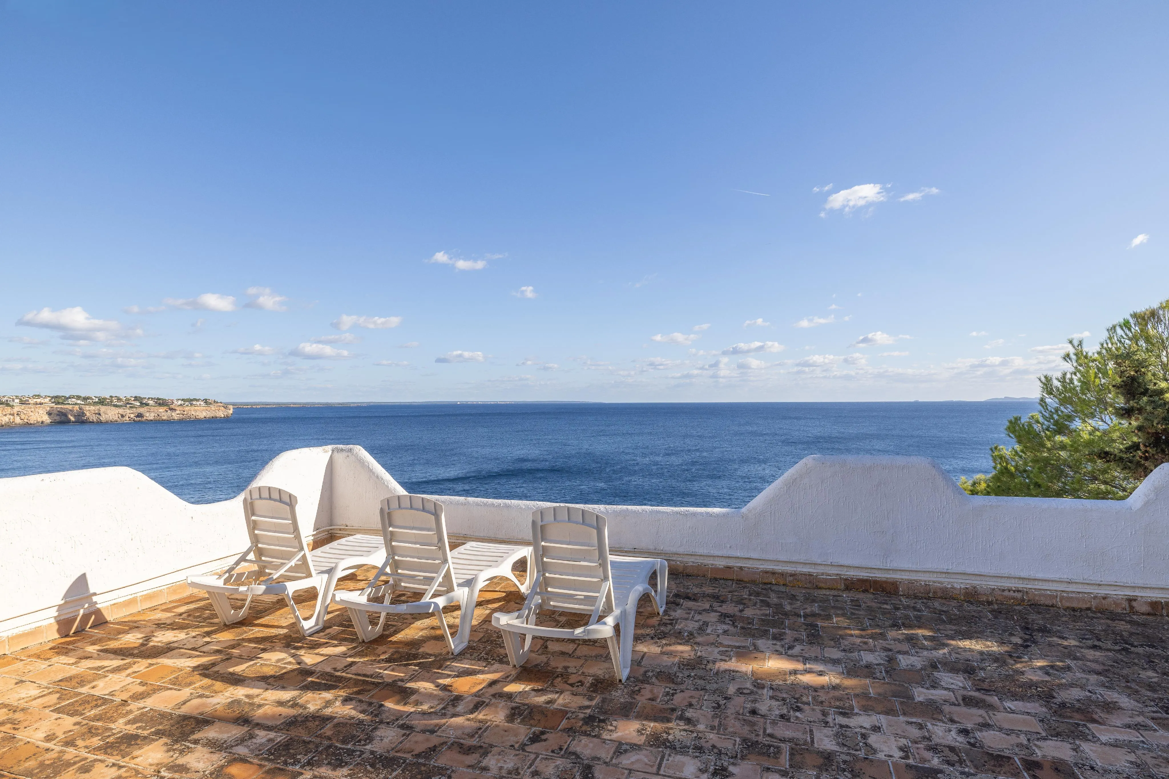 Vila enfront del mar amb mirador privat sobre els penya-segats-17