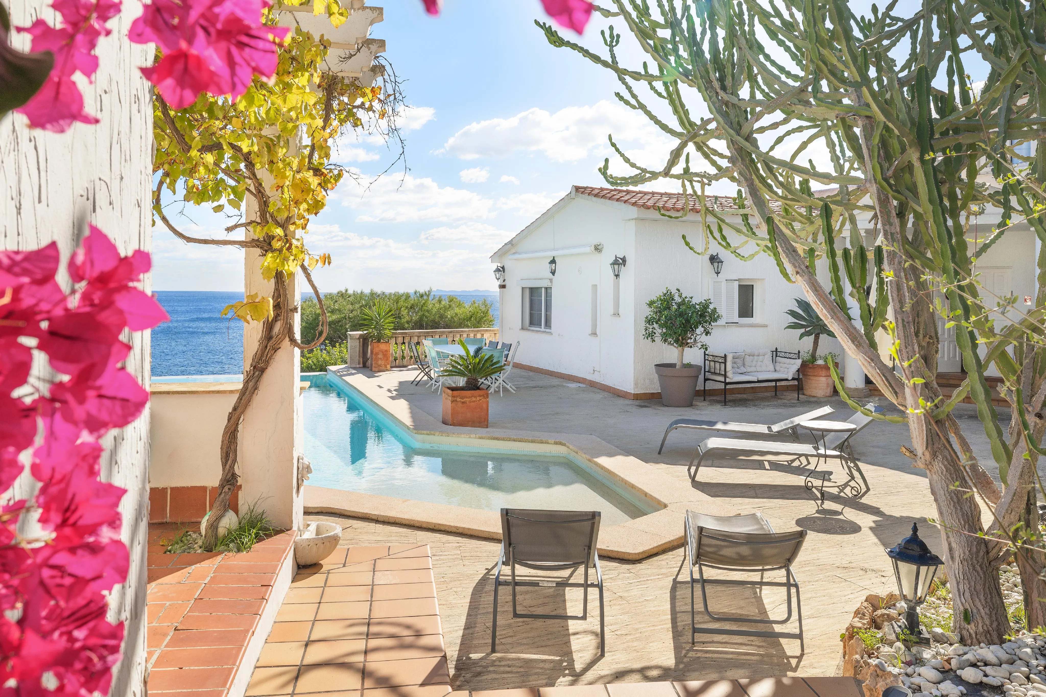 Villa i første havlinje med privat udsigtspunkt på klippen-2