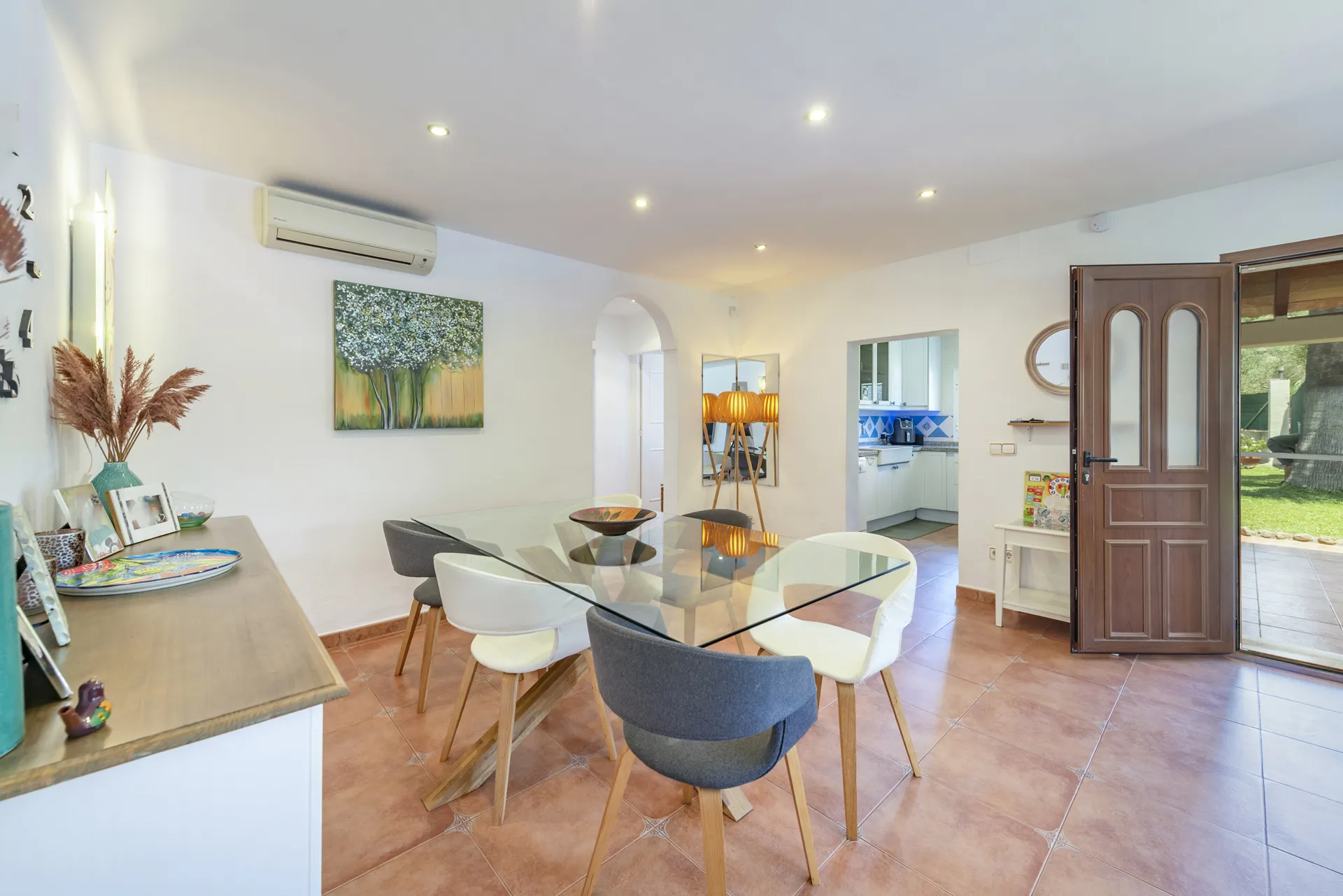 Charming country house with a guest suite and citrus orchard-7