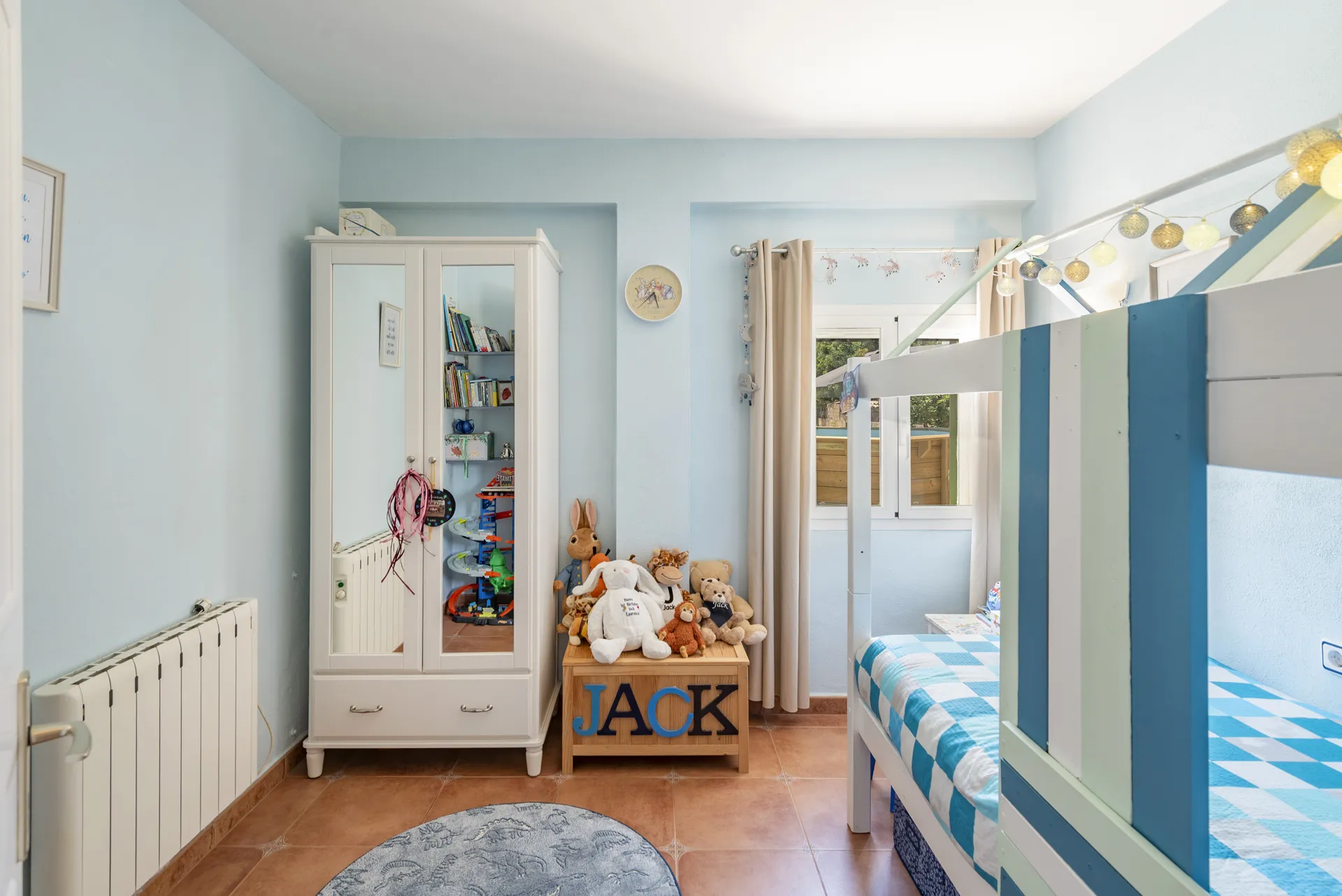 Charming country house with a guest suite and citrus orchard-11