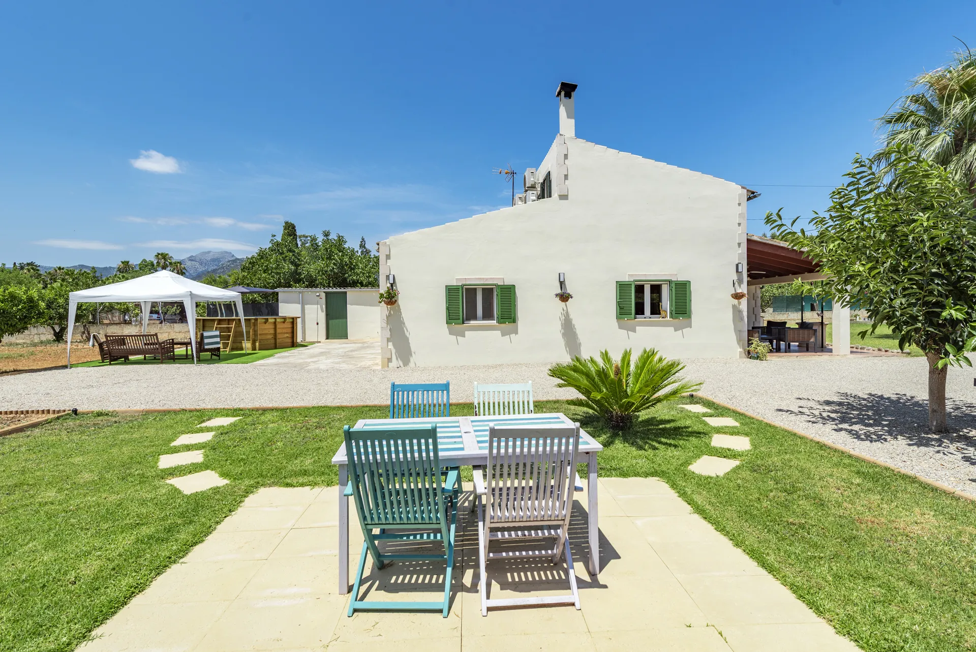 Charming country house with a guest suite and citrus orchard-8