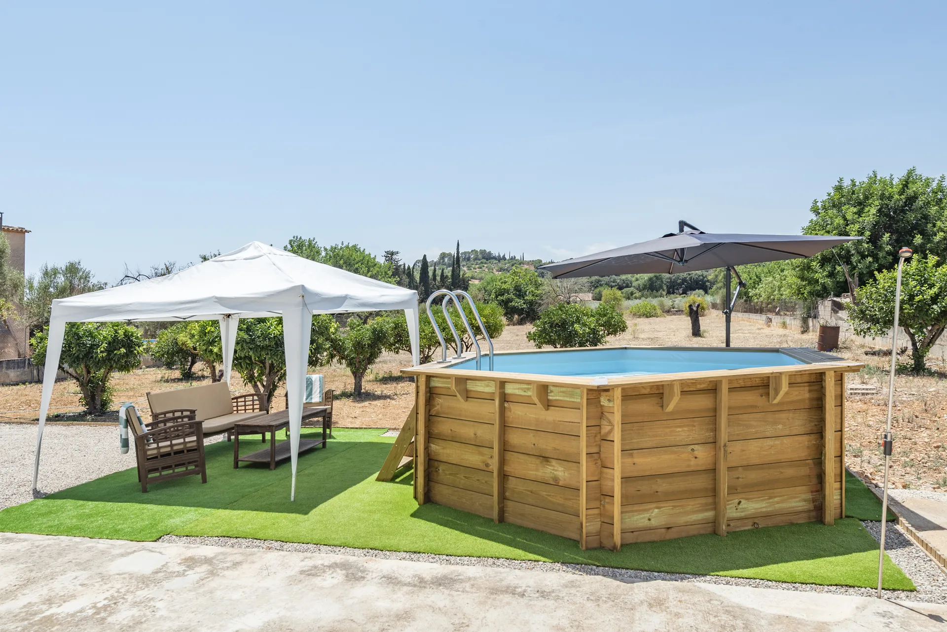 Charming country house with a guest suite and citrus orchard-5