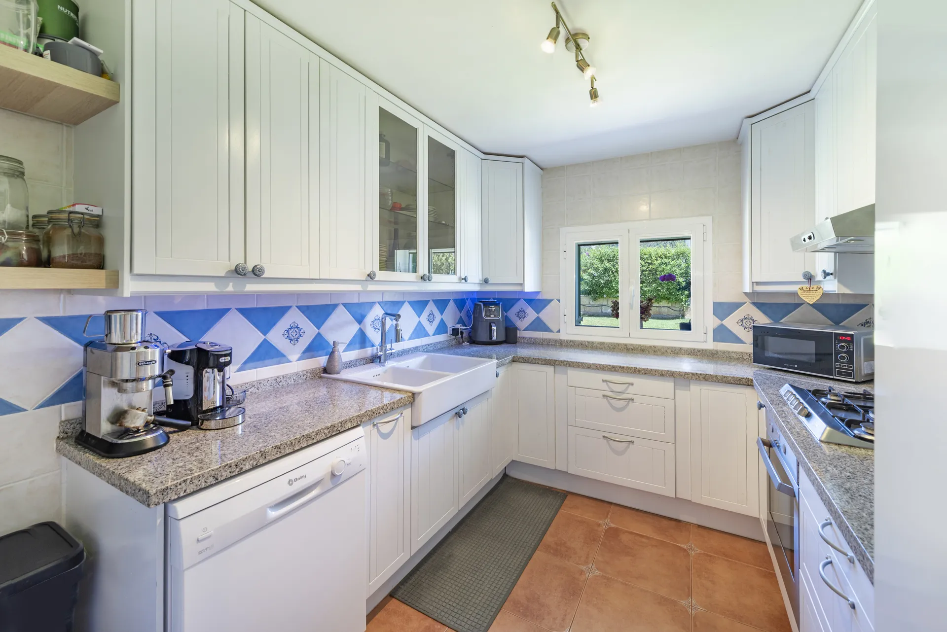 Charming country house with a guest suite and citrus orchard-6