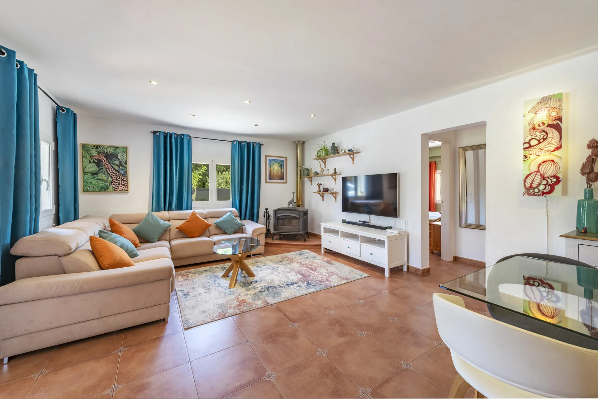 Charming country house with a guest suite and citrus orchard-3