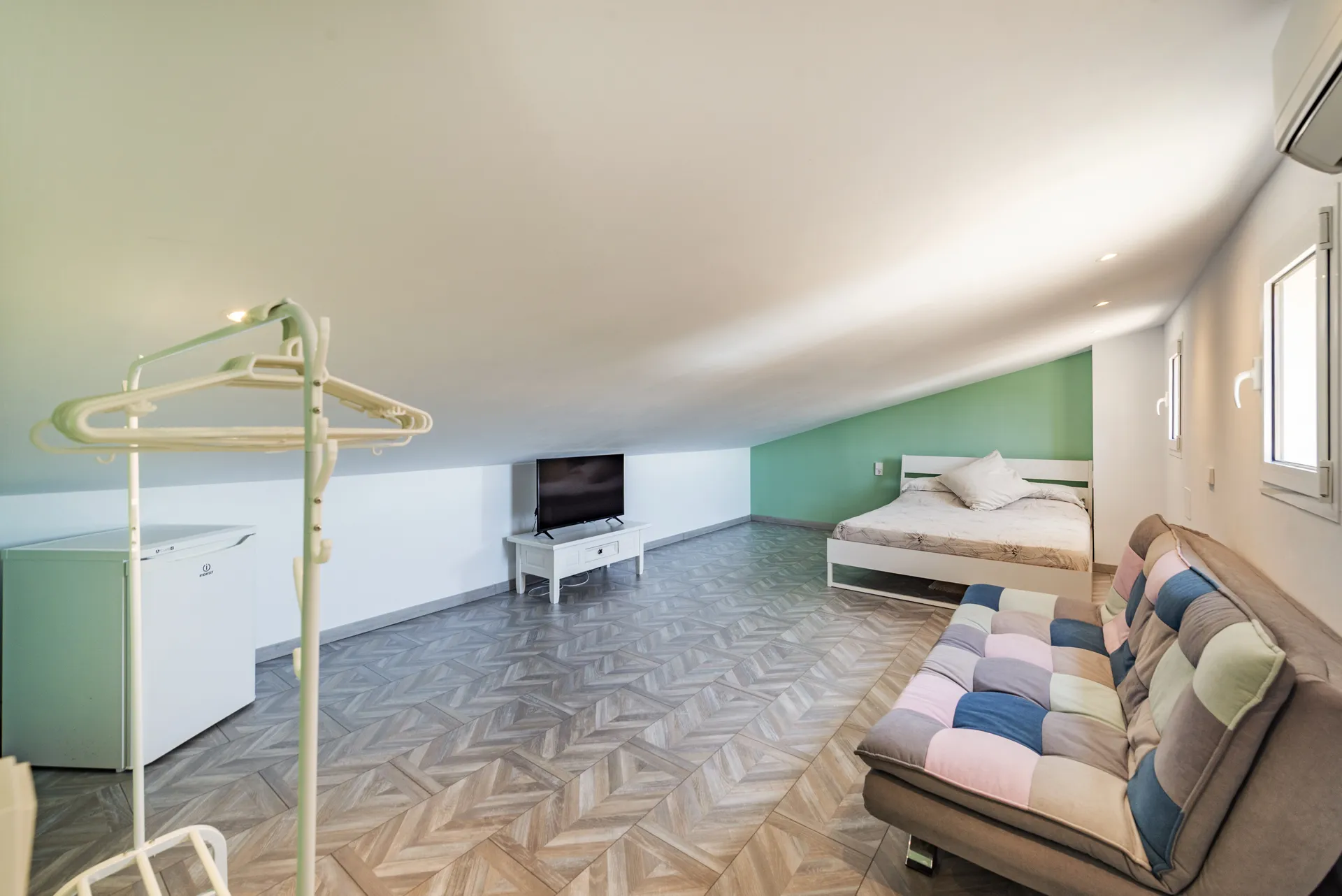 Charming country house with a guest suite and citrus orchard-14