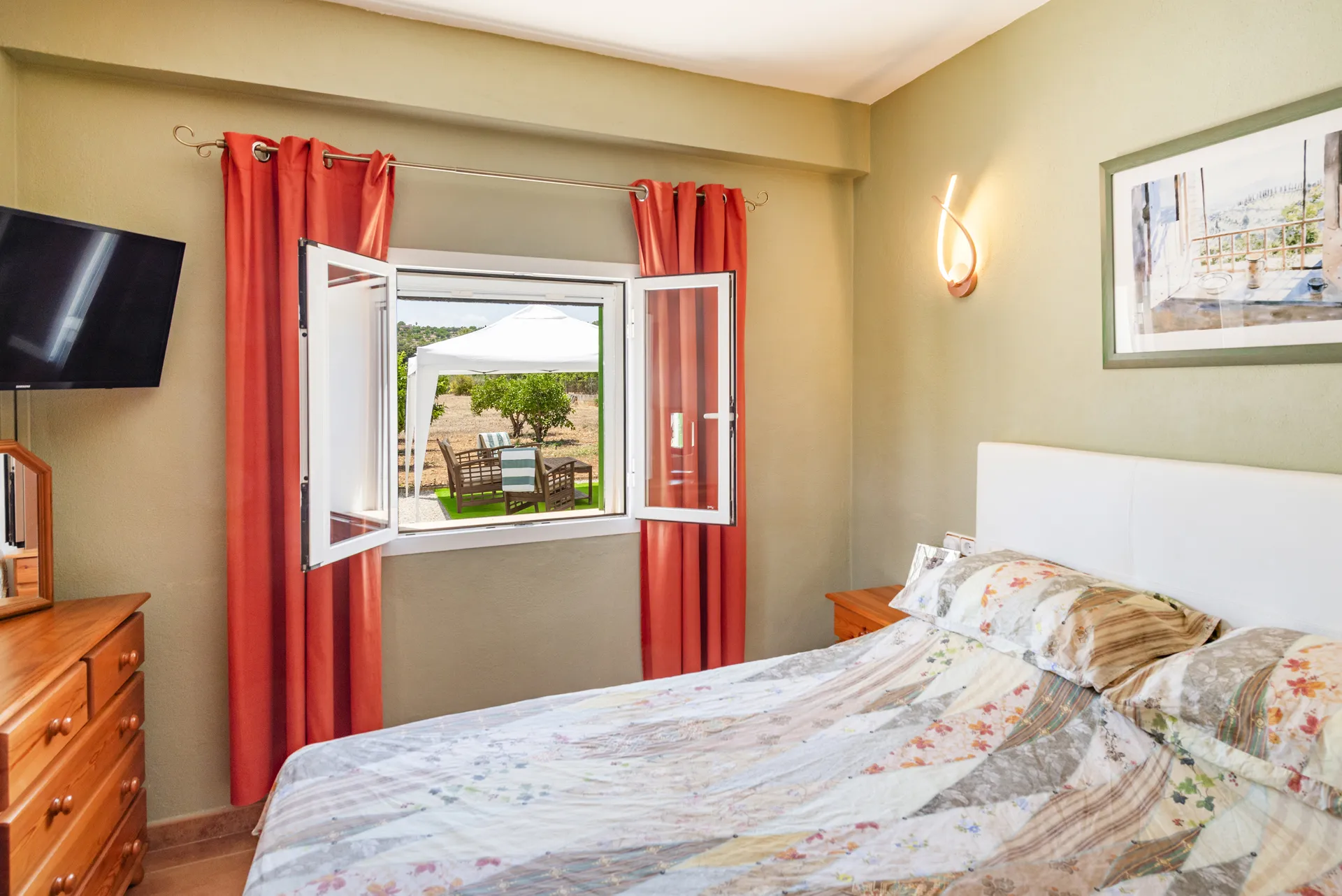 Charming country house with a guest suite and citrus orchard-10