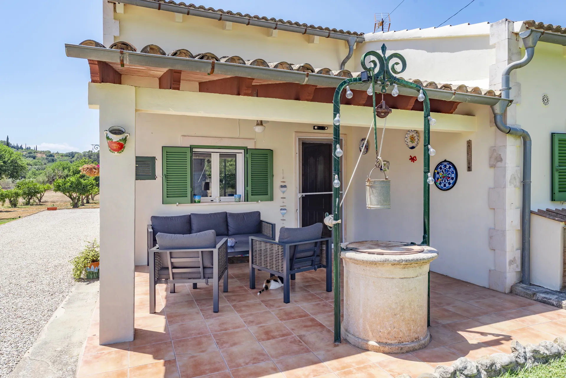 Charming country house with a guest suite and citrus orchard-16